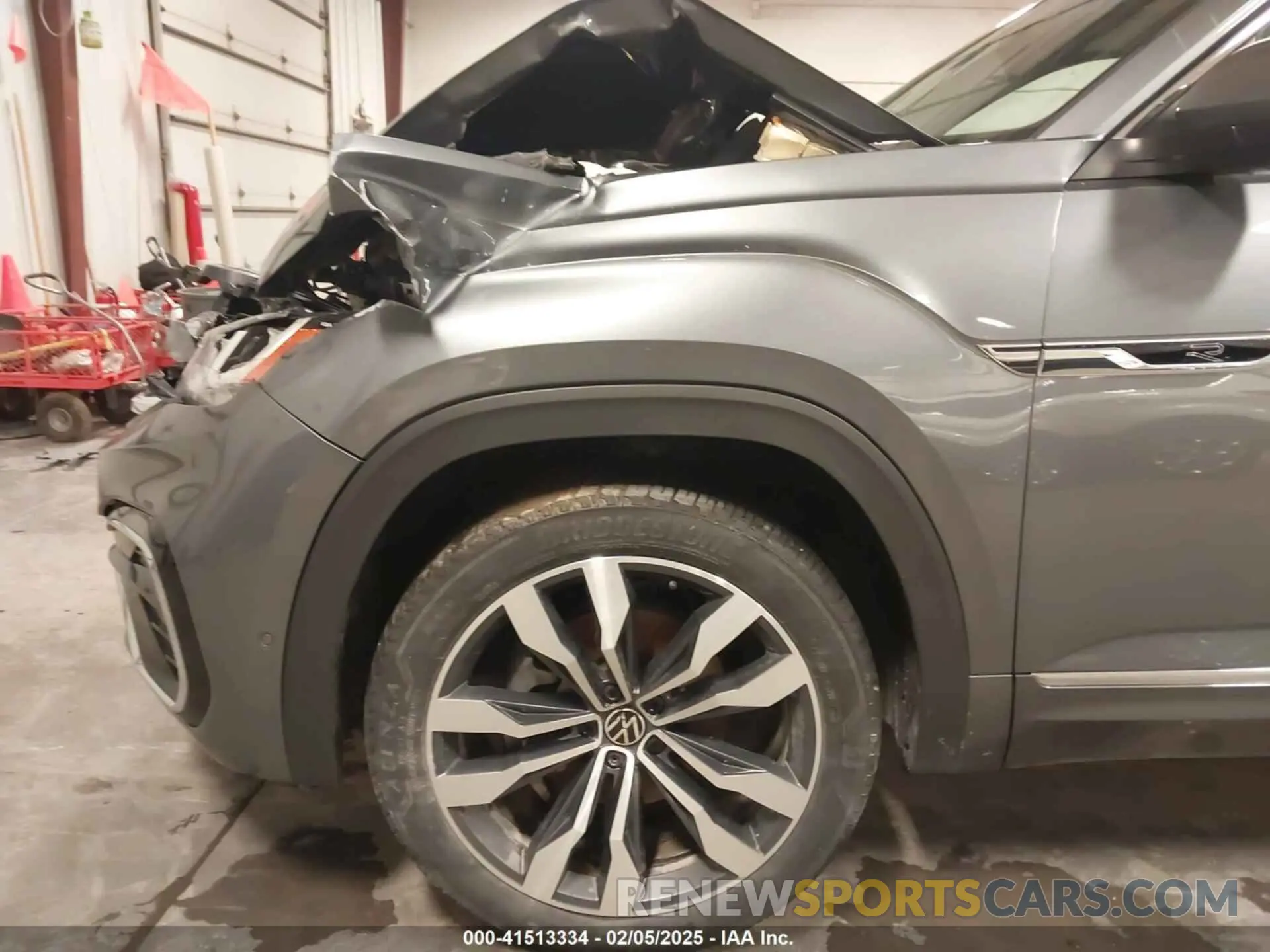 17 Photograph of a damaged car 1V2FR2CA1MC589014 VOLKSWAGEN ATLAS 2021