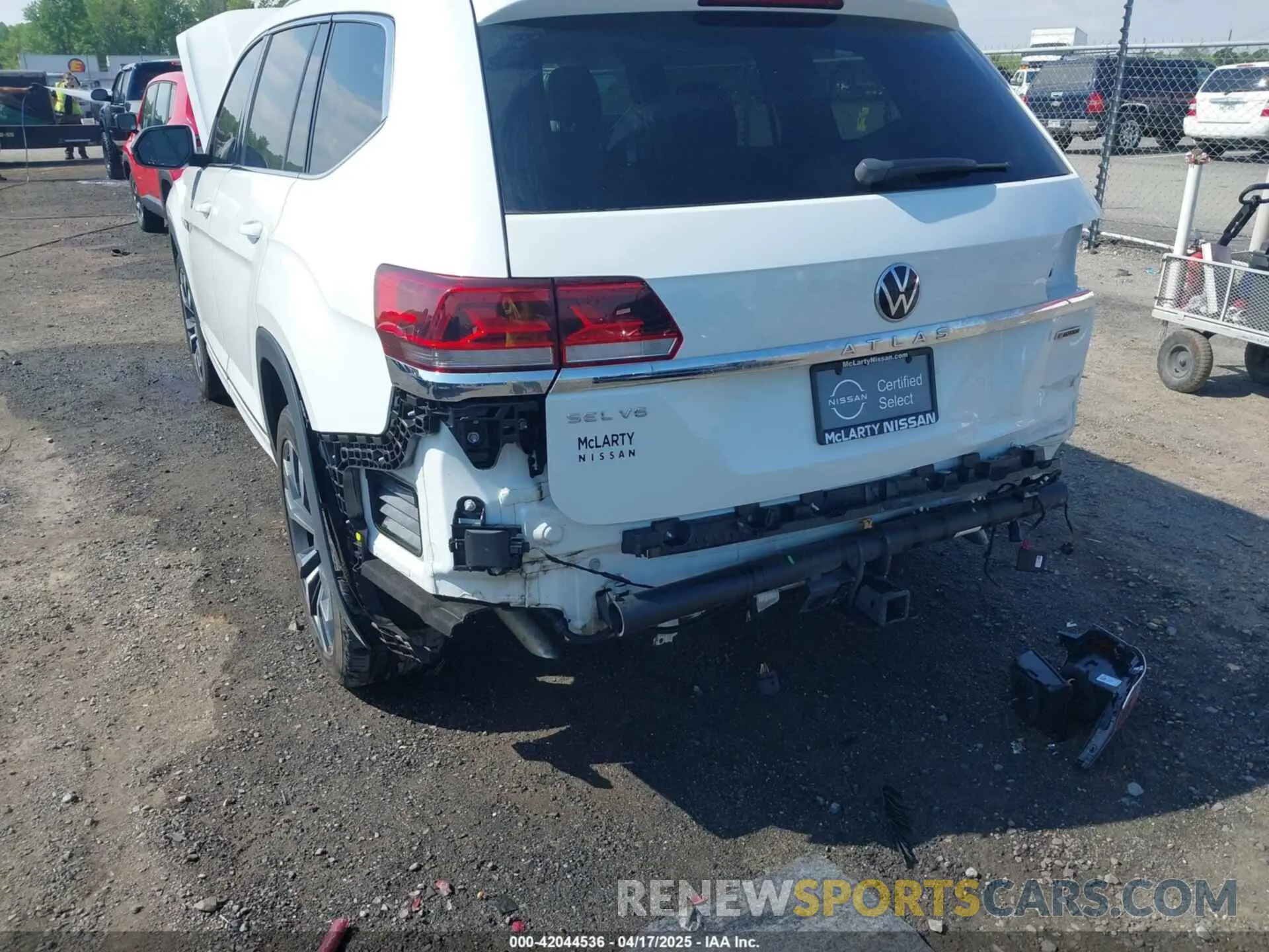 17 Photograph of a damaged car 1V2FR2CA6MC510307 VOLKSWAGEN ATLAS 2021