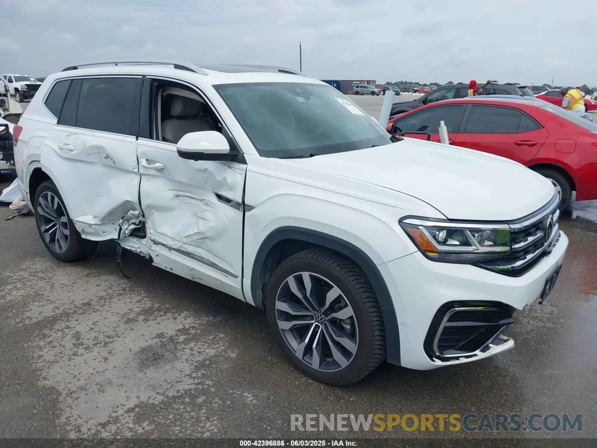 1 Photograph of a damaged car 1V2FR2CA6MC562617 VOLKSWAGEN ATLAS 2021