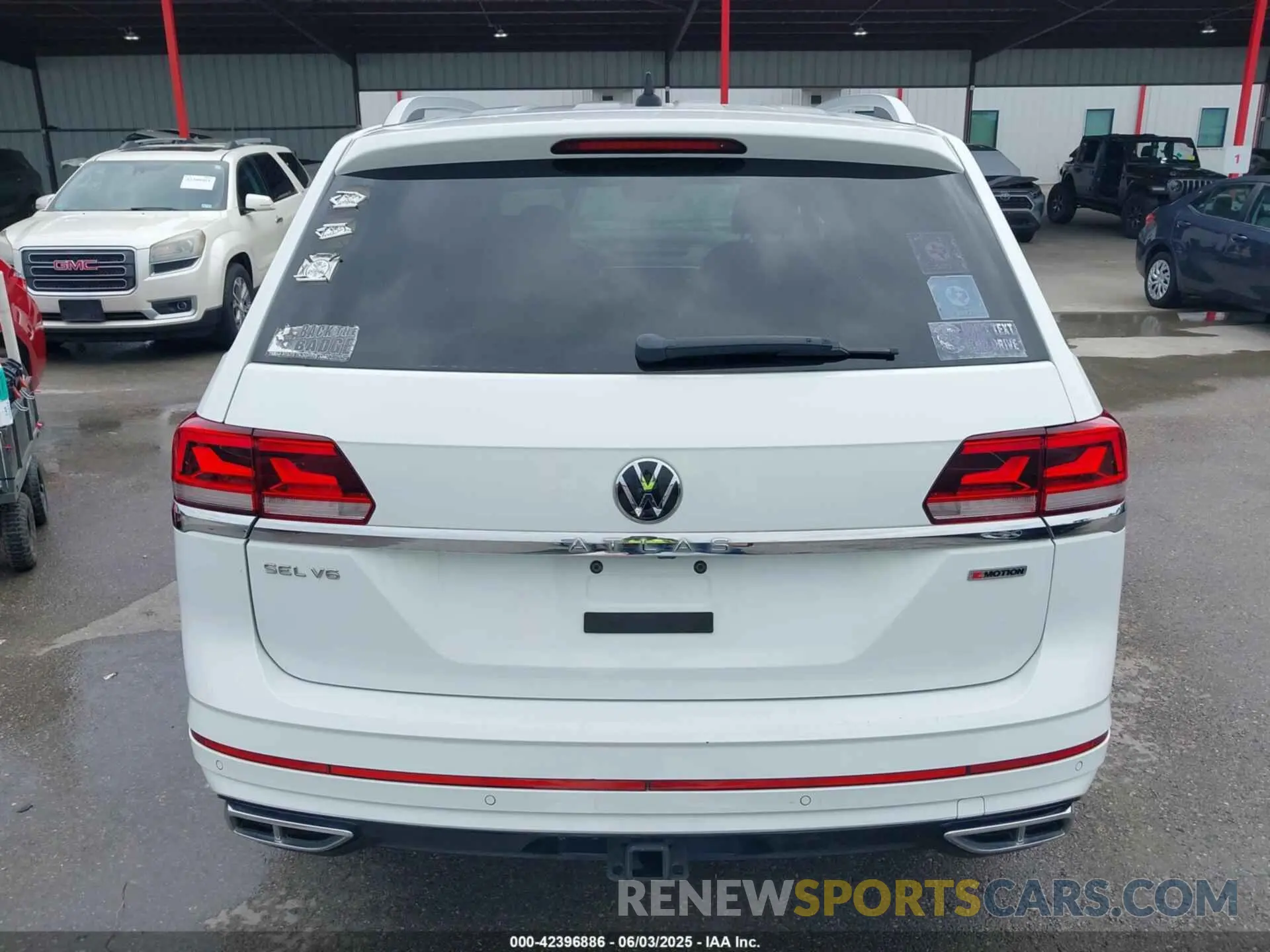 17 Photograph of a damaged car 1V2FR2CA6MC562617 VOLKSWAGEN ATLAS 2021