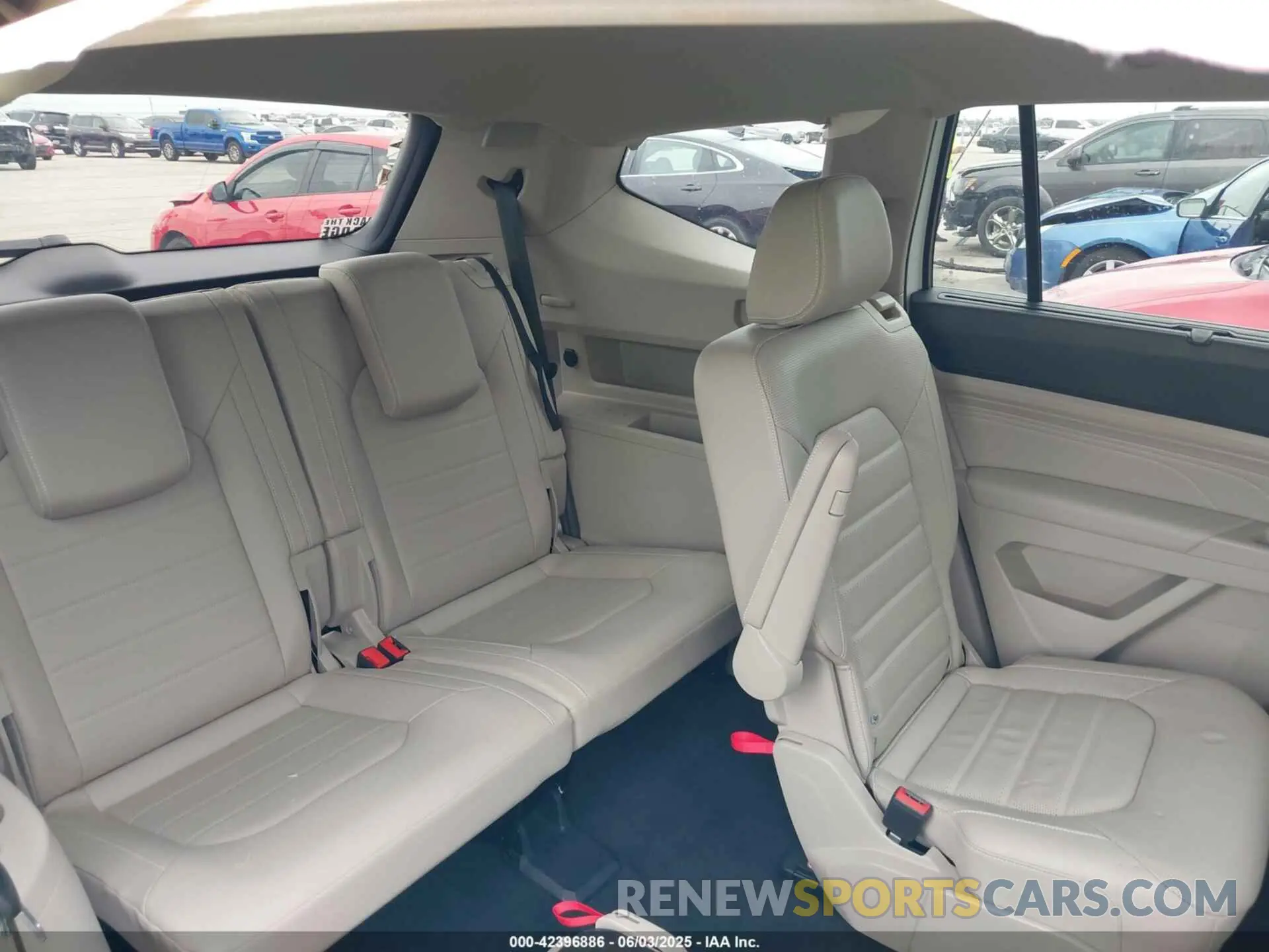8 Photograph of a damaged car 1V2FR2CA6MC562617 VOLKSWAGEN ATLAS 2021
