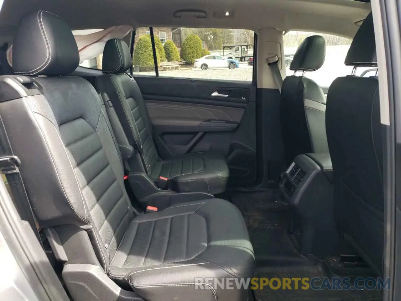 11 Photograph of a damaged car 1V2FR2CA6MC606860 VOLKSWAGEN ATLAS 2021