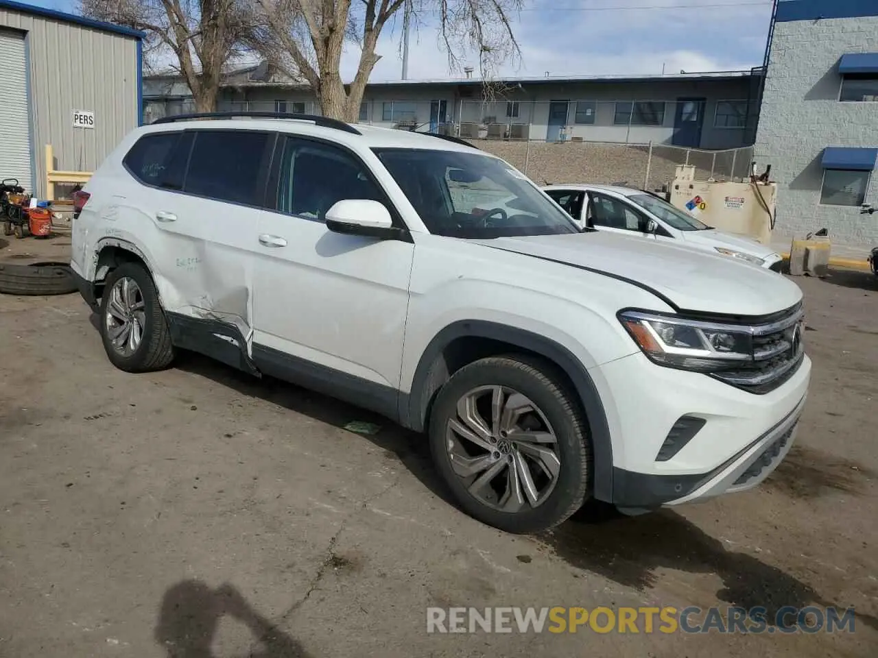 4 Photograph of a damaged car 1V2HR2CA0MC526141 VOLKSWAGEN ATLAS 2021