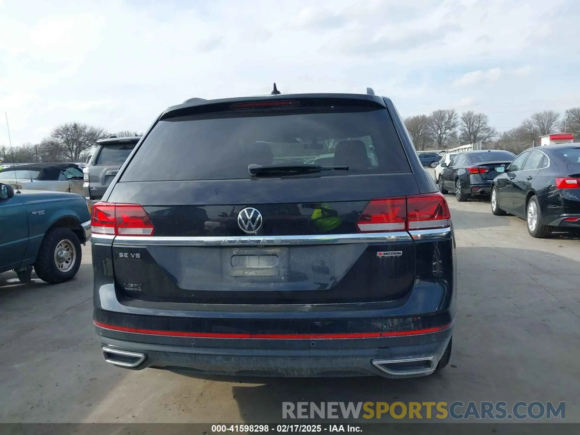 17 Photograph of a damaged car 1V2HR2CA0MC543876 VOLKSWAGEN ATLAS 2021