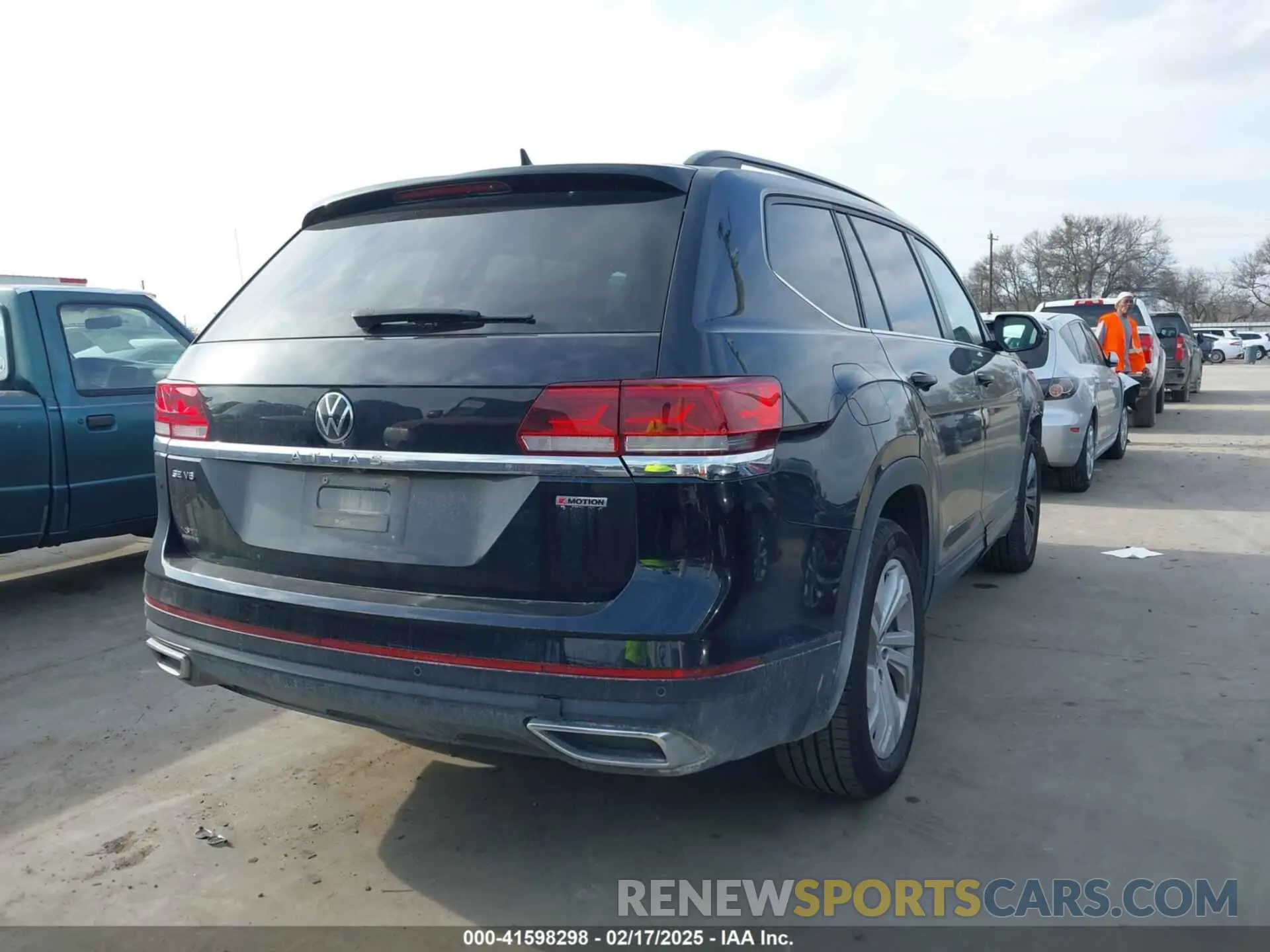 4 Photograph of a damaged car 1V2HR2CA0MC543876 VOLKSWAGEN ATLAS 2021