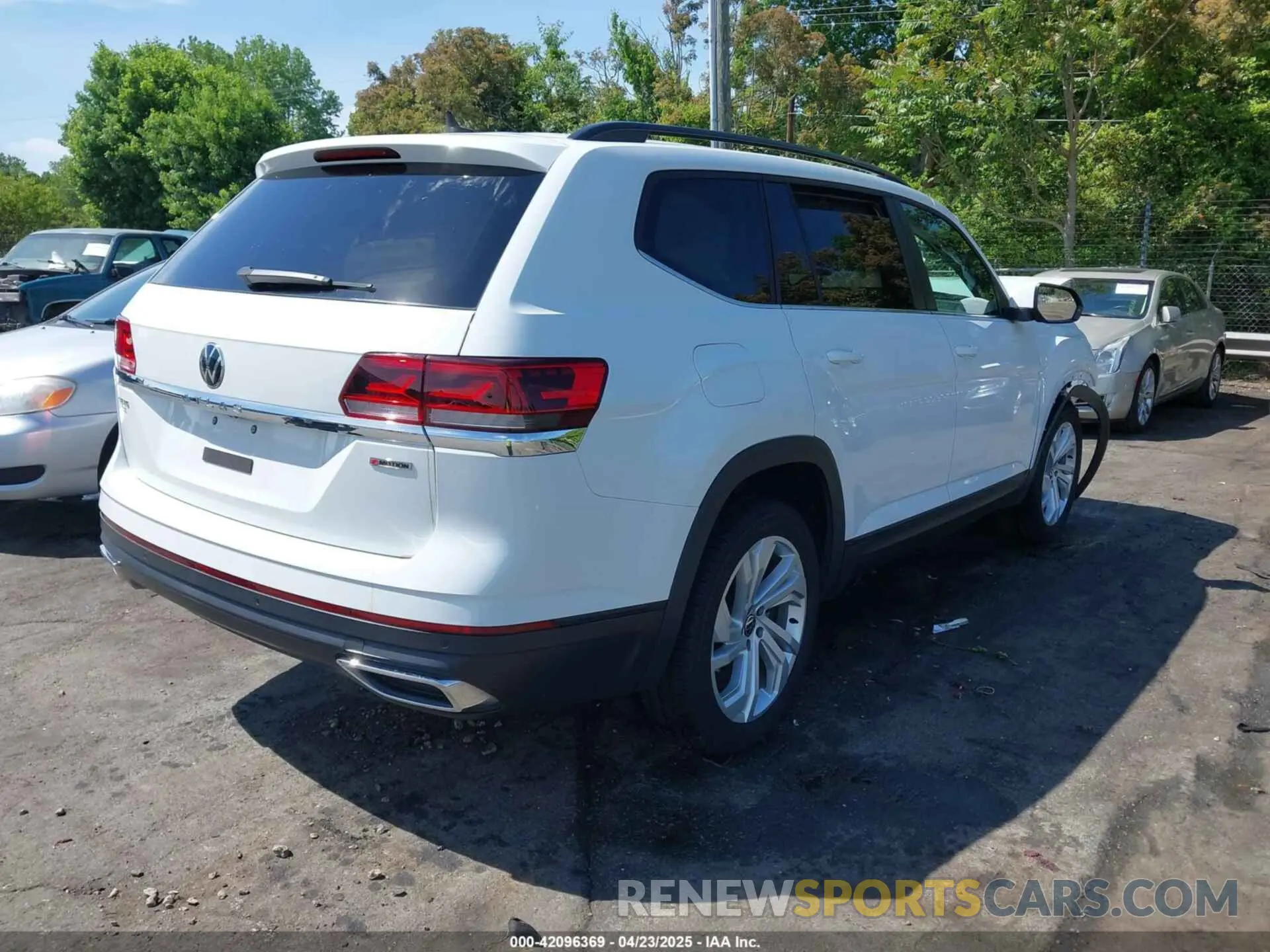 4 Photograph of a damaged car 1V2HR2CA1MC551176 VOLKSWAGEN ATLAS 2021