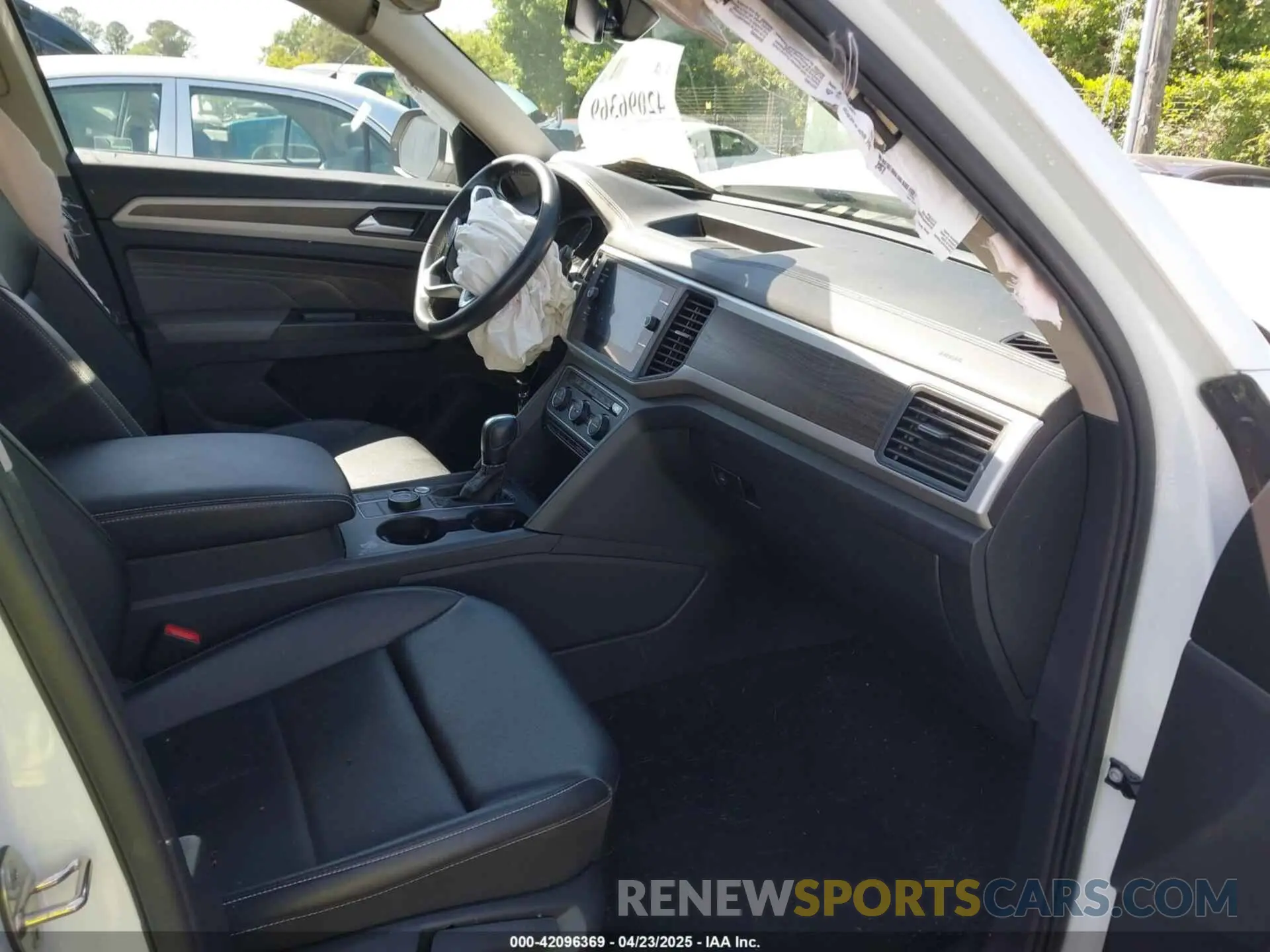5 Photograph of a damaged car 1V2HR2CA1MC551176 VOLKSWAGEN ATLAS 2021
