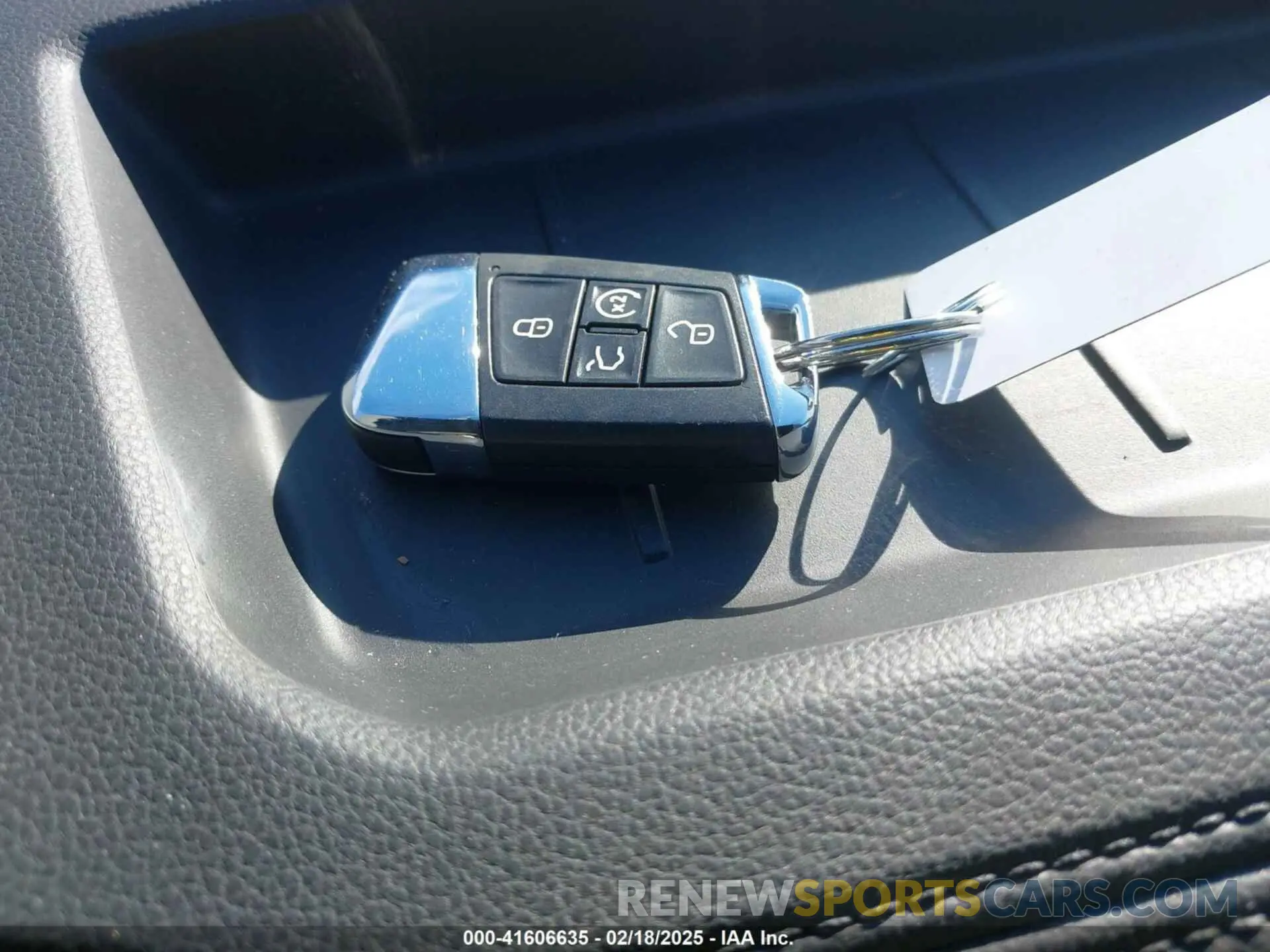 11 Photograph of a damaged car 1V2HR2CA1MC559181 VOLKSWAGEN ATLAS 2021