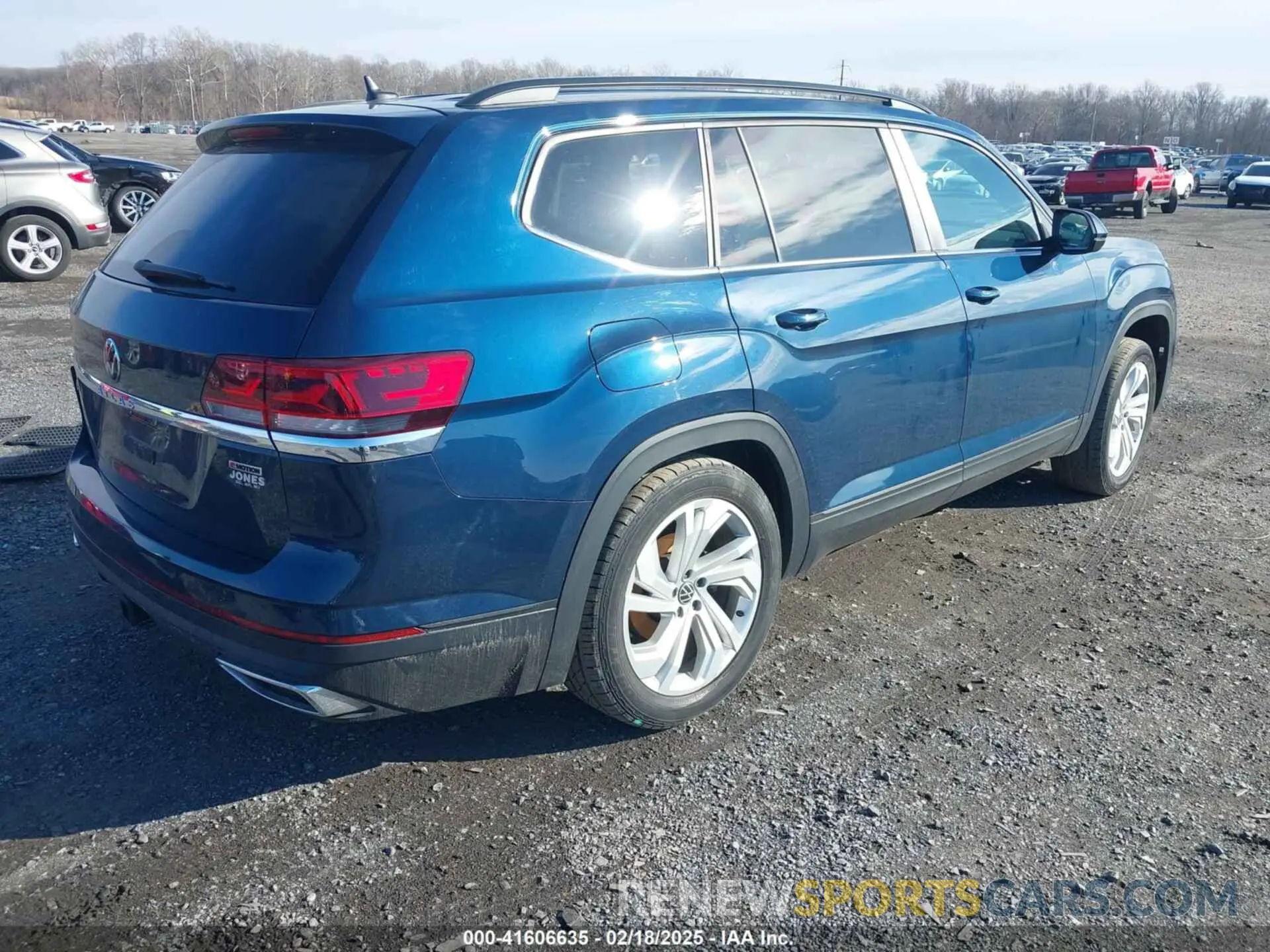4 Photograph of a damaged car 1V2HR2CA1MC559181 VOLKSWAGEN ATLAS 2021