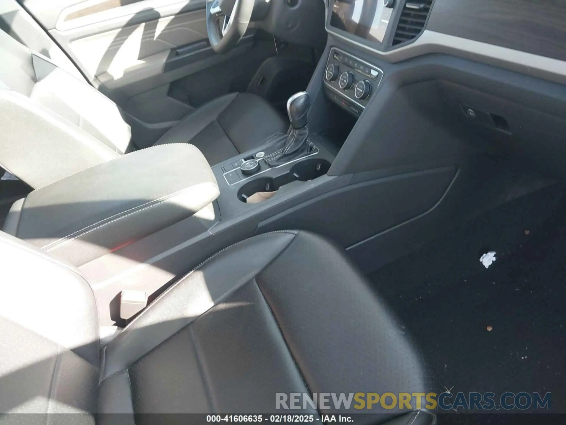 5 Photograph of a damaged car 1V2HR2CA1MC559181 VOLKSWAGEN ATLAS 2021