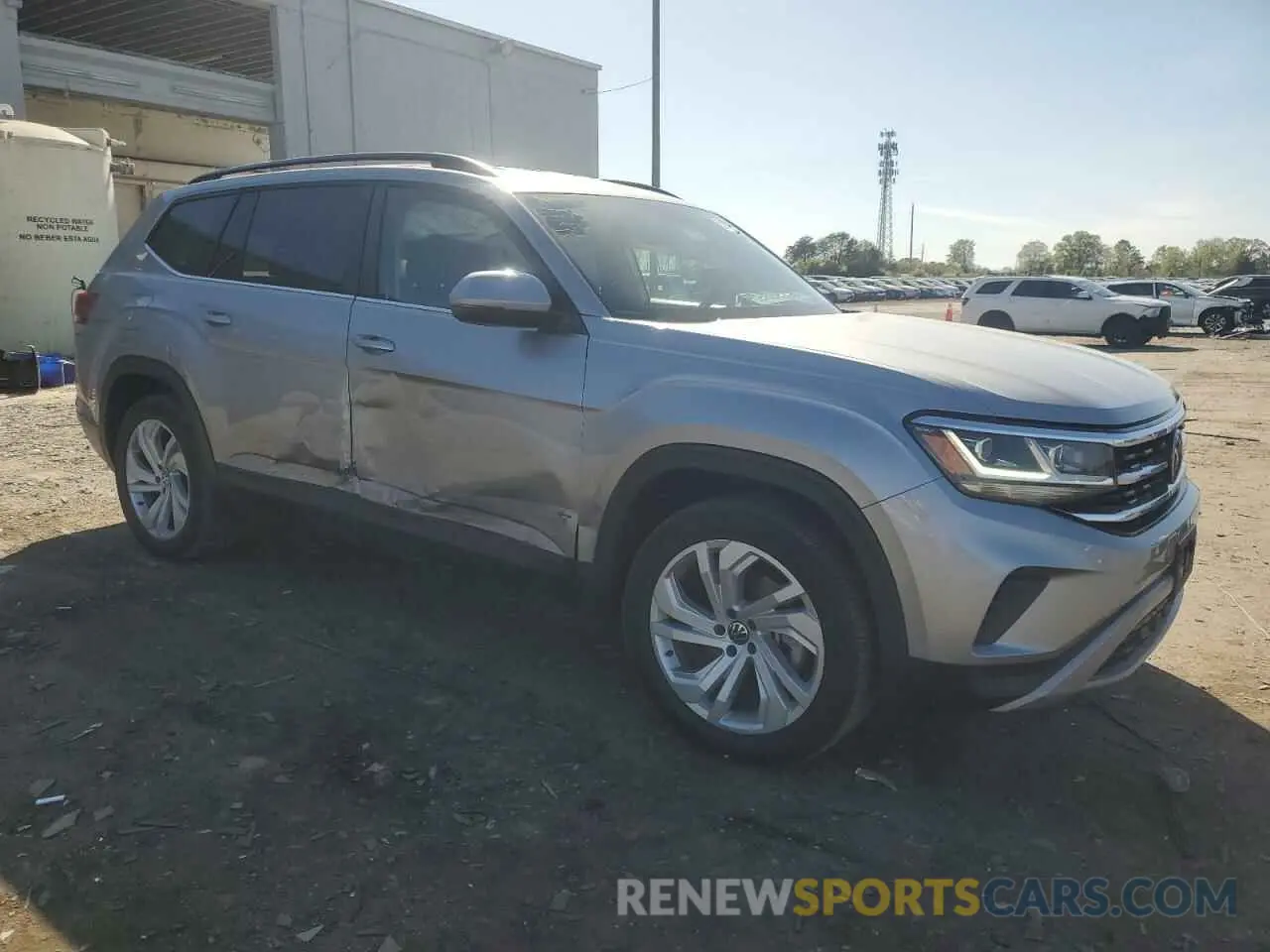 4 Photograph of a damaged car 1V2HR2CA1MC607827 VOLKSWAGEN ATLAS 2021