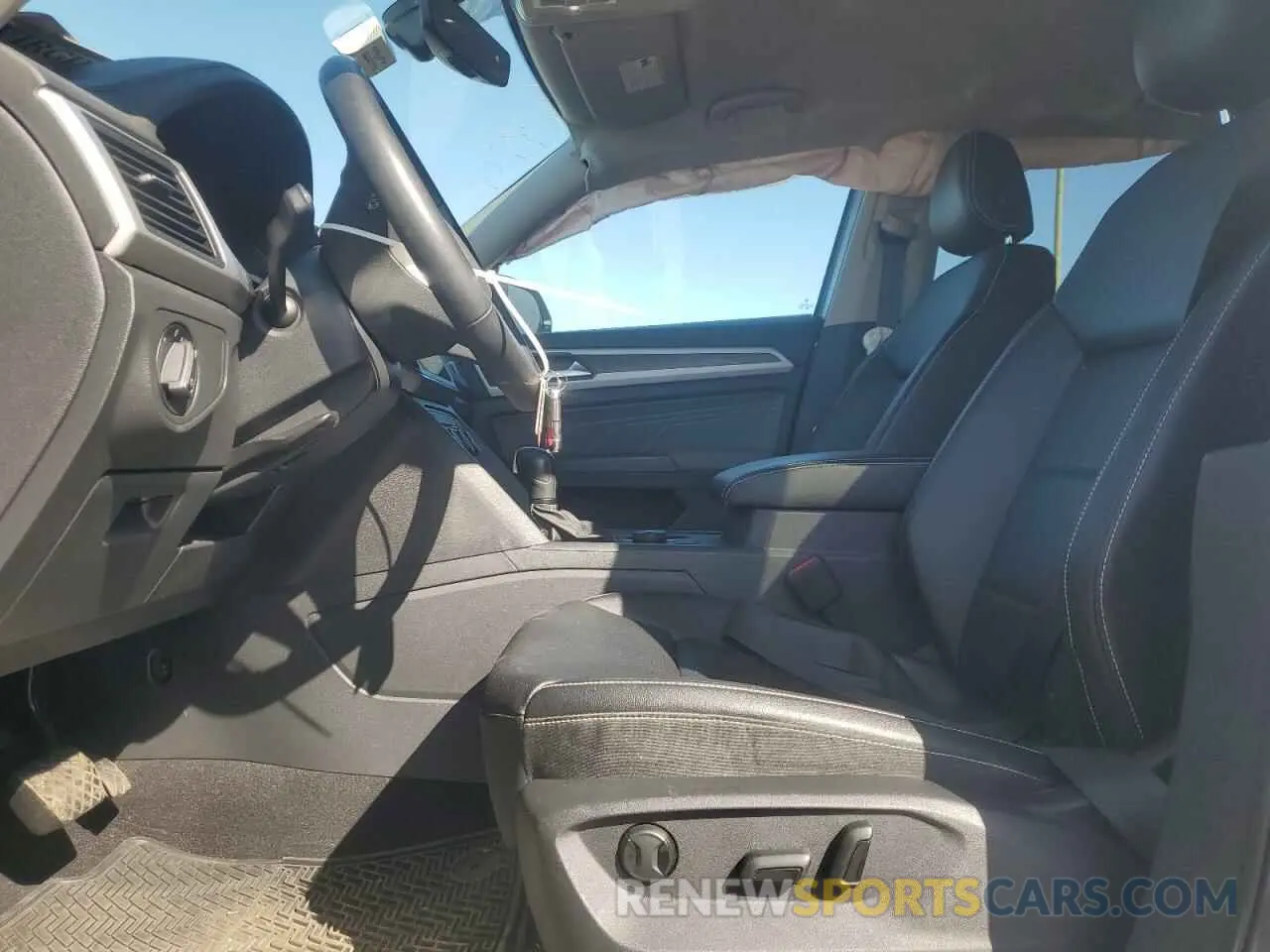 7 Photograph of a damaged car 1V2HR2CA1MC607827 VOLKSWAGEN ATLAS 2021