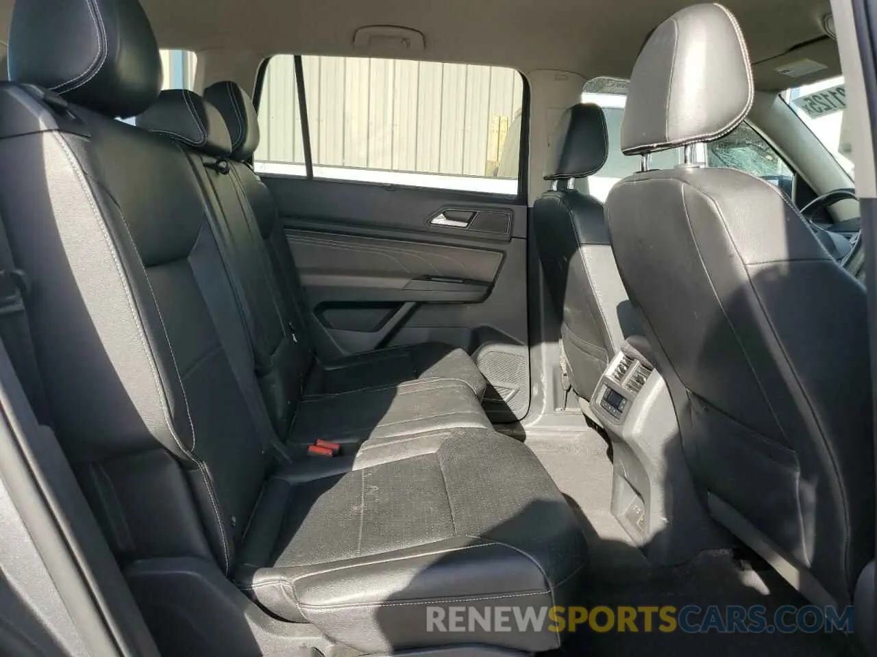 10 Photograph of a damaged car 1V2HR2CA2MC545631 VOLKSWAGEN ATLAS 2021