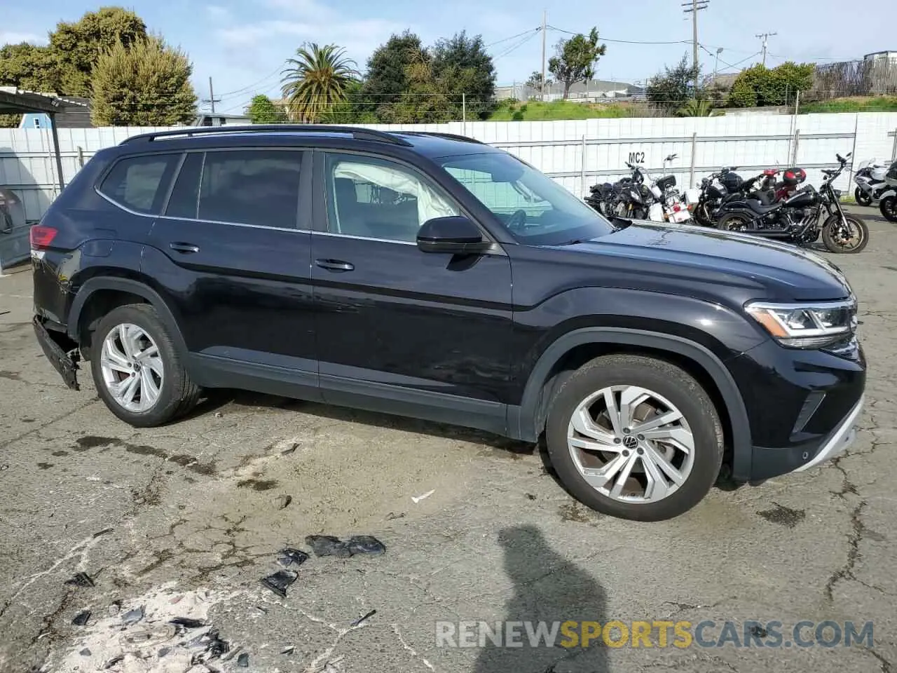 4 Photograph of a damaged car 1V2HR2CA4MC501324 VOLKSWAGEN ATLAS 2021