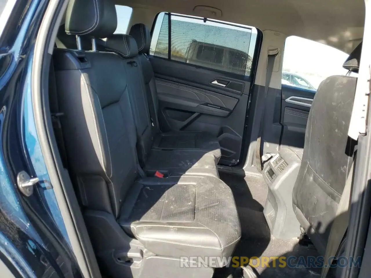 11 Photograph of a damaged car 1V2HR2CA4MC538972 VOLKSWAGEN ATLAS 2021