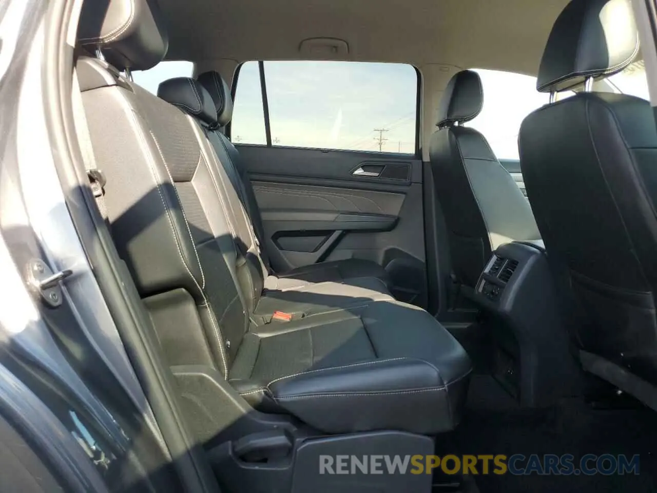 11 Photograph of a damaged car 1V2HR2CA4MC580994 VOLKSWAGEN ATLAS 2021