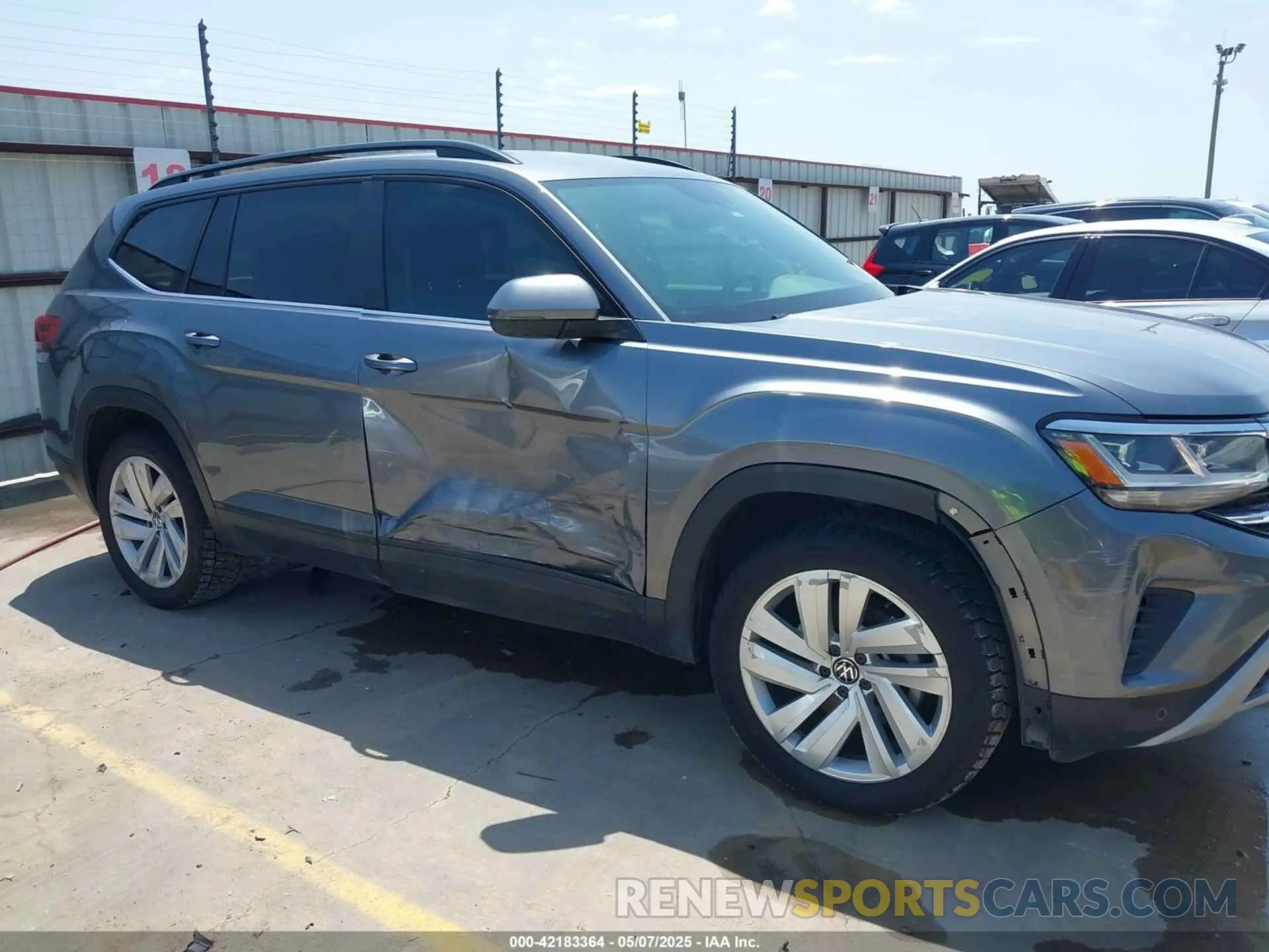 13 Photograph of a damaged car 1V2HR2CA4MC596998 VOLKSWAGEN ATLAS 2021