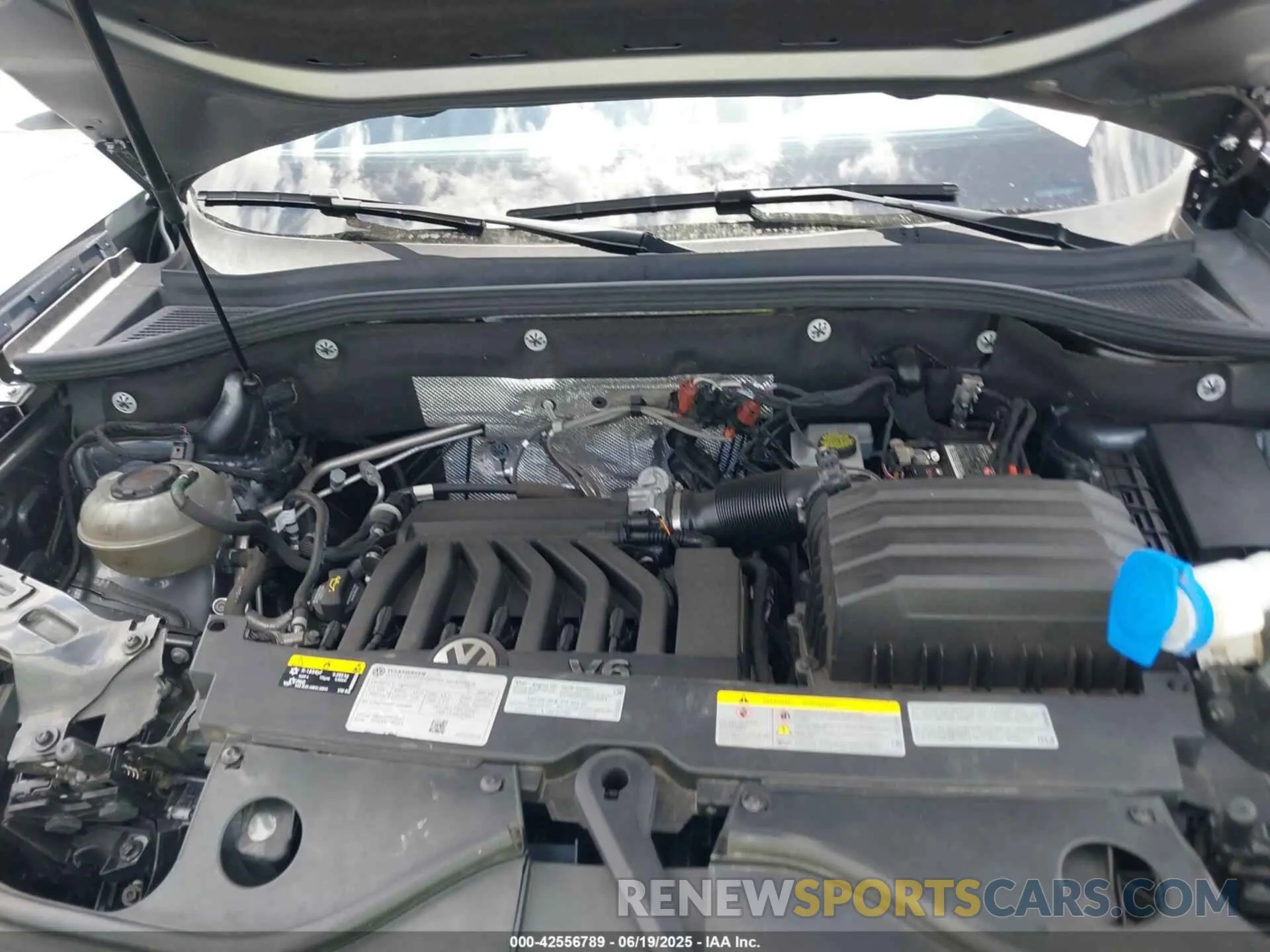 10 Photograph of a damaged car 1V2HR2CA5MC566179 VOLKSWAGEN ATLAS 2021