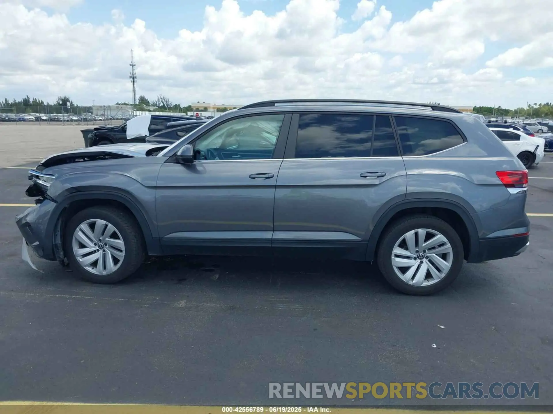 14 Photograph of a damaged car 1V2HR2CA5MC566179 VOLKSWAGEN ATLAS 2021