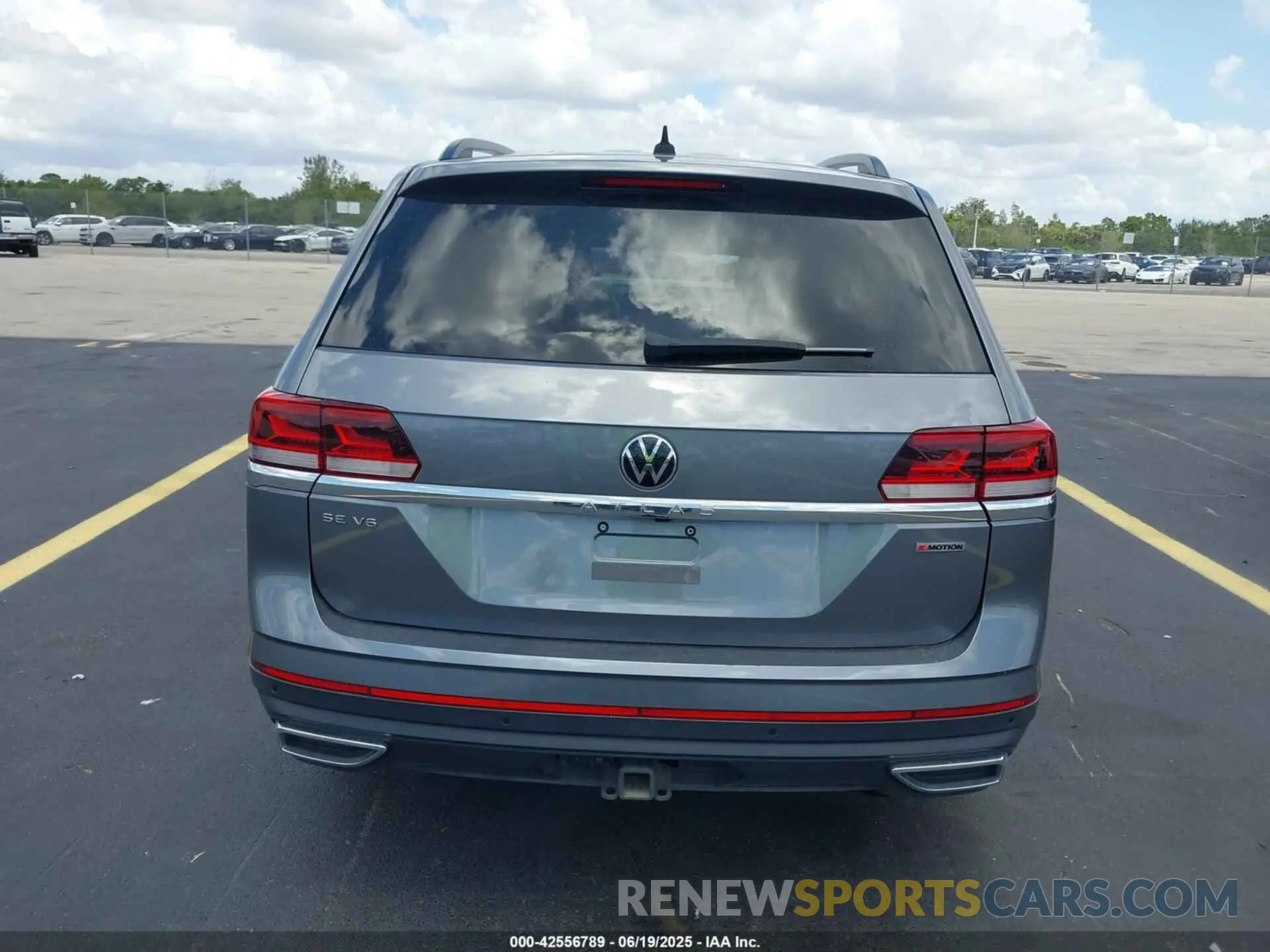 16 Photograph of a damaged car 1V2HR2CA5MC566179 VOLKSWAGEN ATLAS 2021