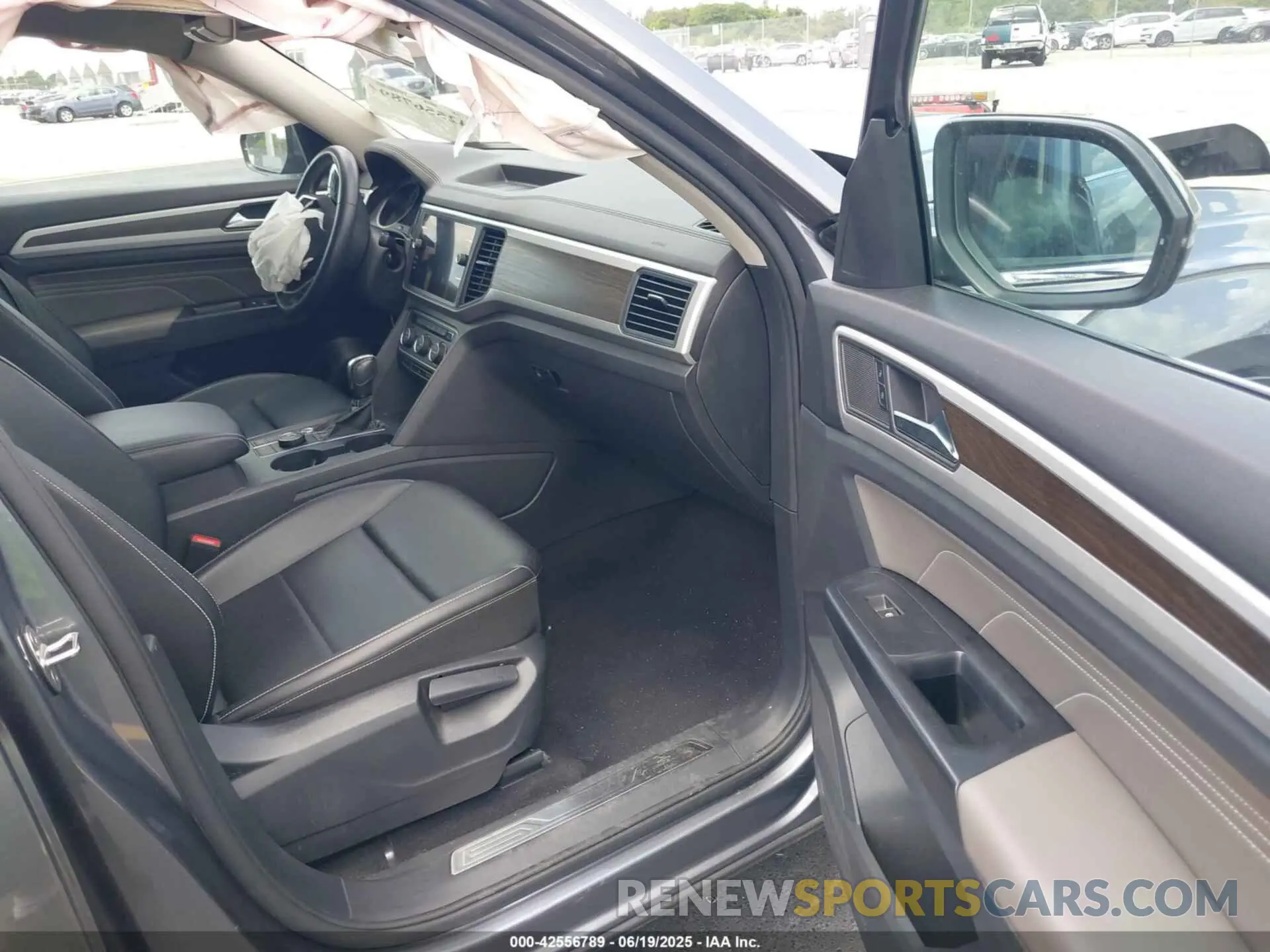 5 Photograph of a damaged car 1V2HR2CA5MC566179 VOLKSWAGEN ATLAS 2021