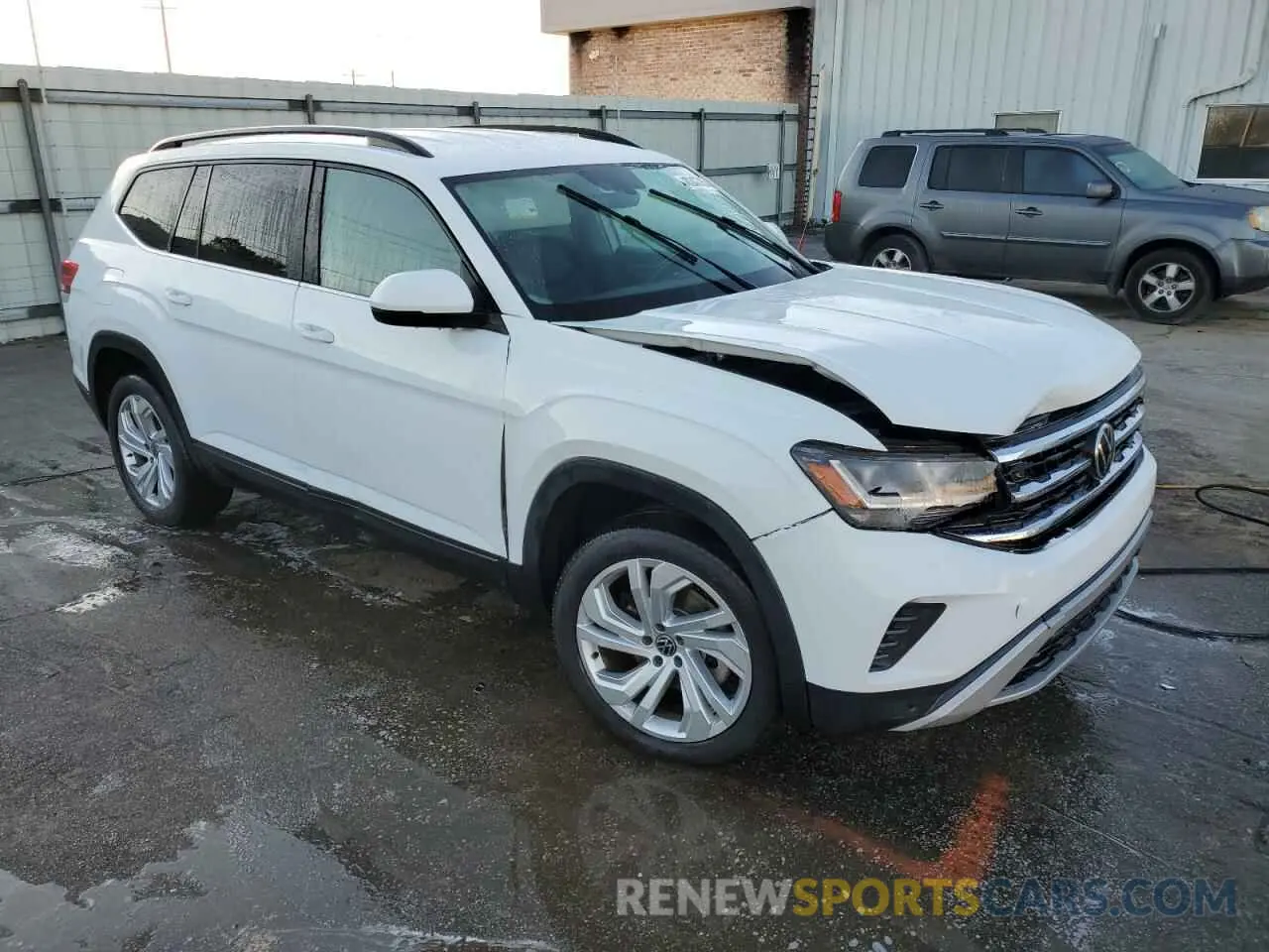 4 Photograph of a damaged car 1V2HR2CA6MC532834 VOLKSWAGEN ATLAS 2021