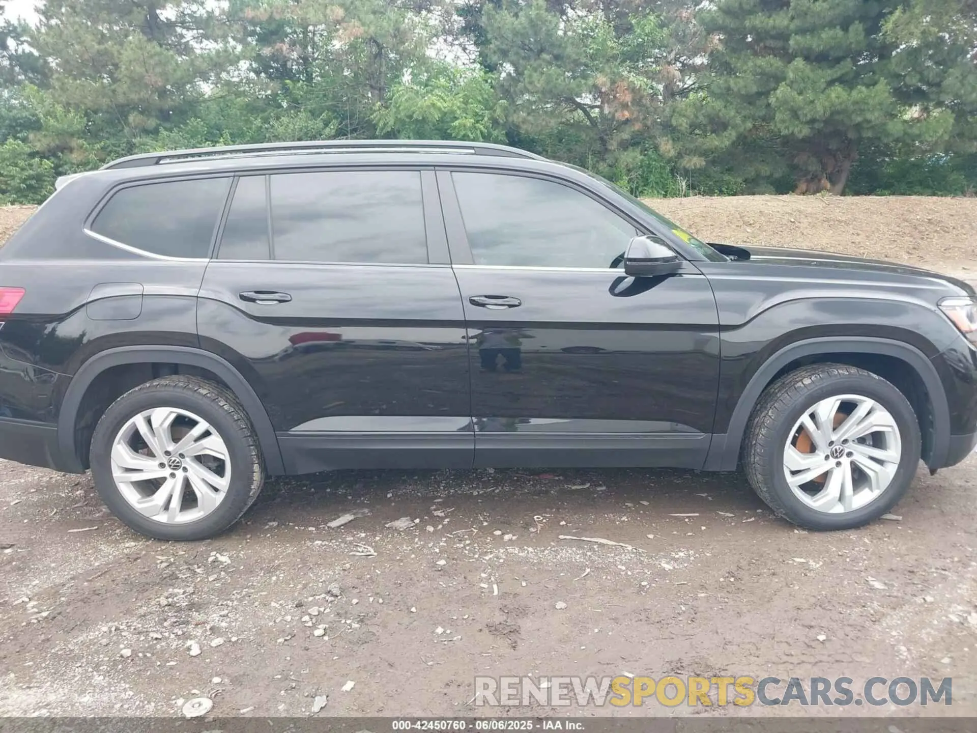 13 Photograph of a damaged car 1V2HR2CA6MC573867 VOLKSWAGEN ATLAS 2021