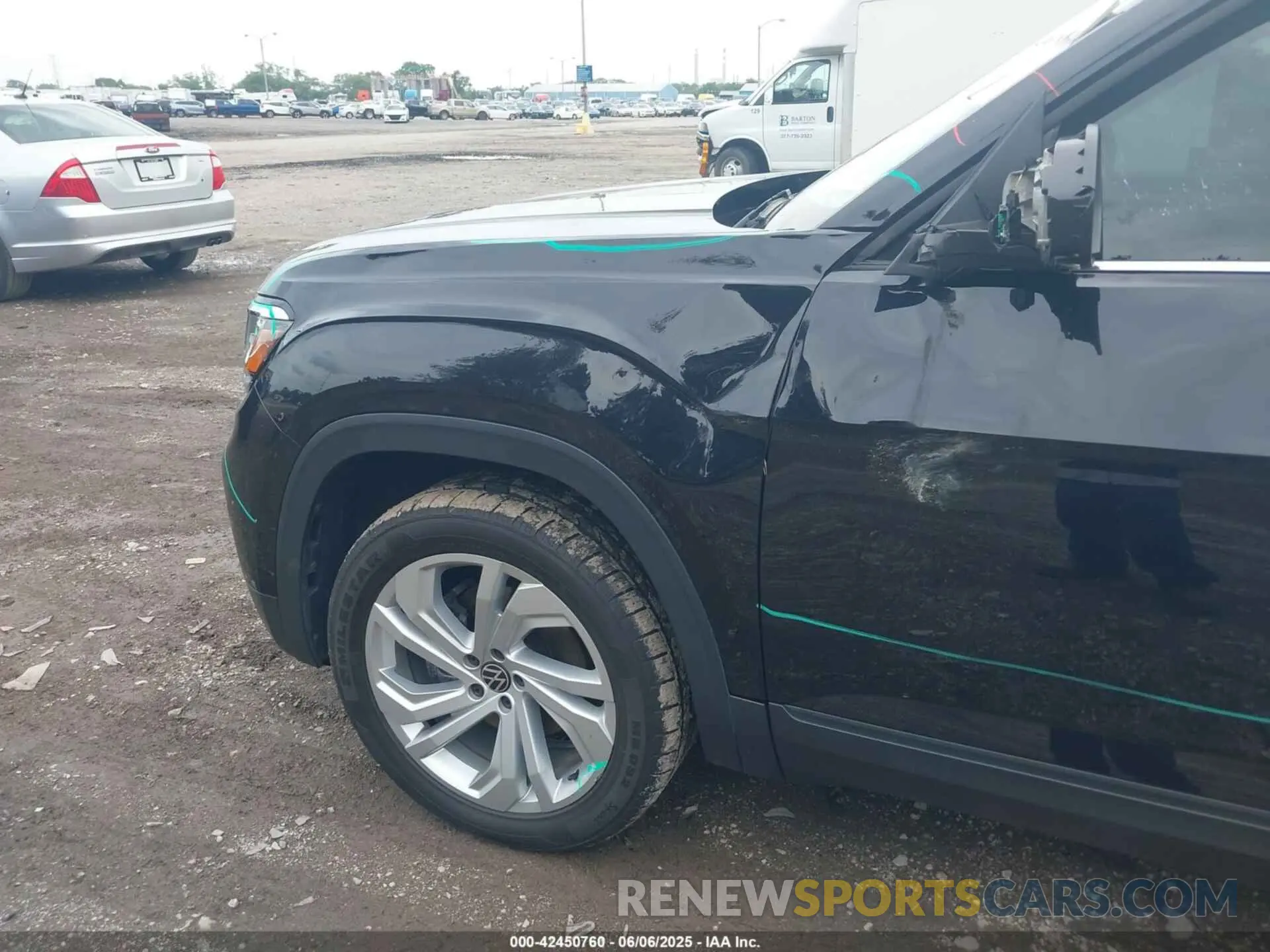 18 Photograph of a damaged car 1V2HR2CA6MC573867 VOLKSWAGEN ATLAS 2021