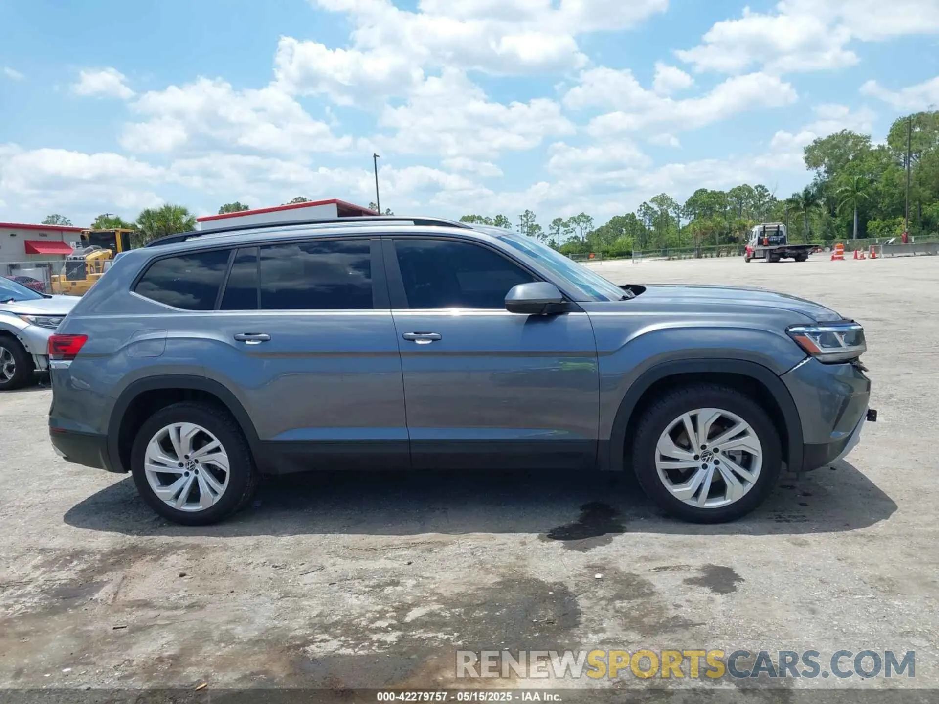13 Photograph of a damaged car 1V2HR2CA9MC585740 VOLKSWAGEN ATLAS 2021