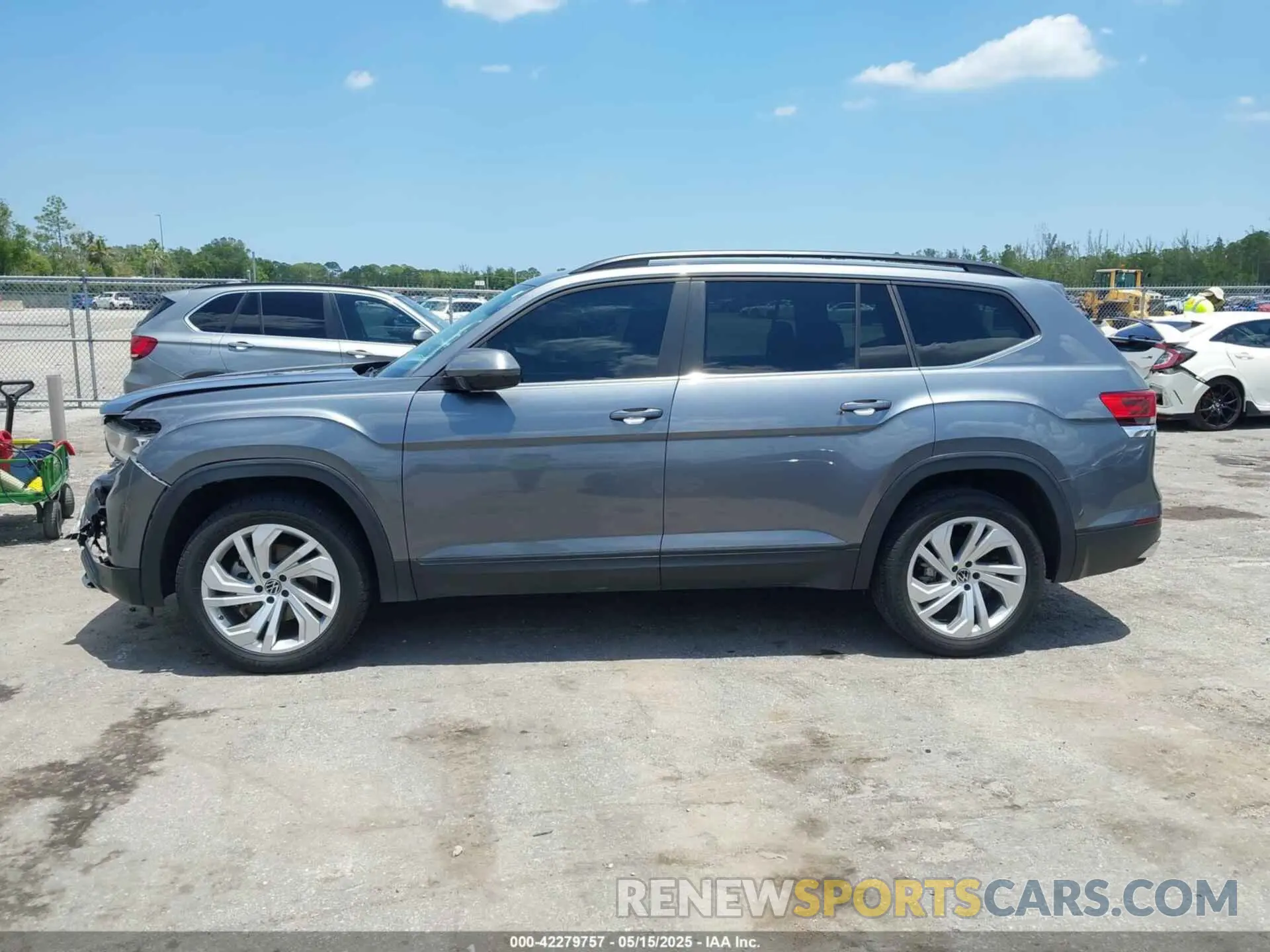 14 Photograph of a damaged car 1V2HR2CA9MC585740 VOLKSWAGEN ATLAS 2021