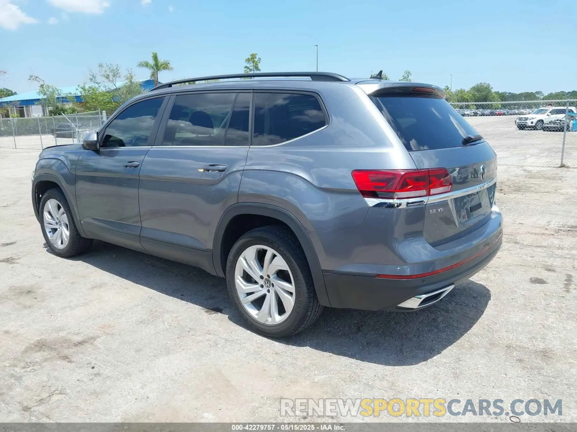 3 Photograph of a damaged car 1V2HR2CA9MC585740 VOLKSWAGEN ATLAS 2021