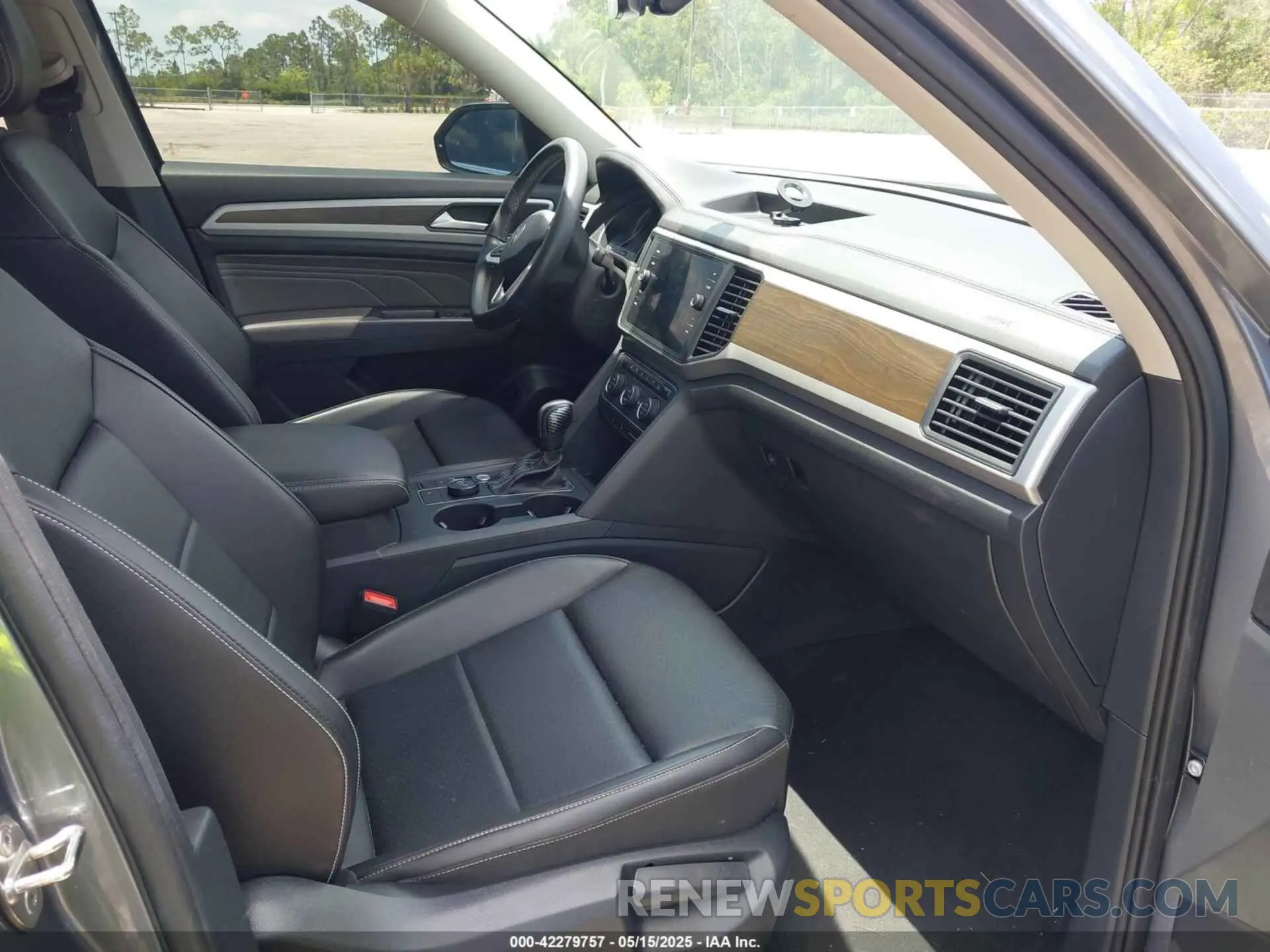 5 Photograph of a damaged car 1V2HR2CA9MC585740 VOLKSWAGEN ATLAS 2021