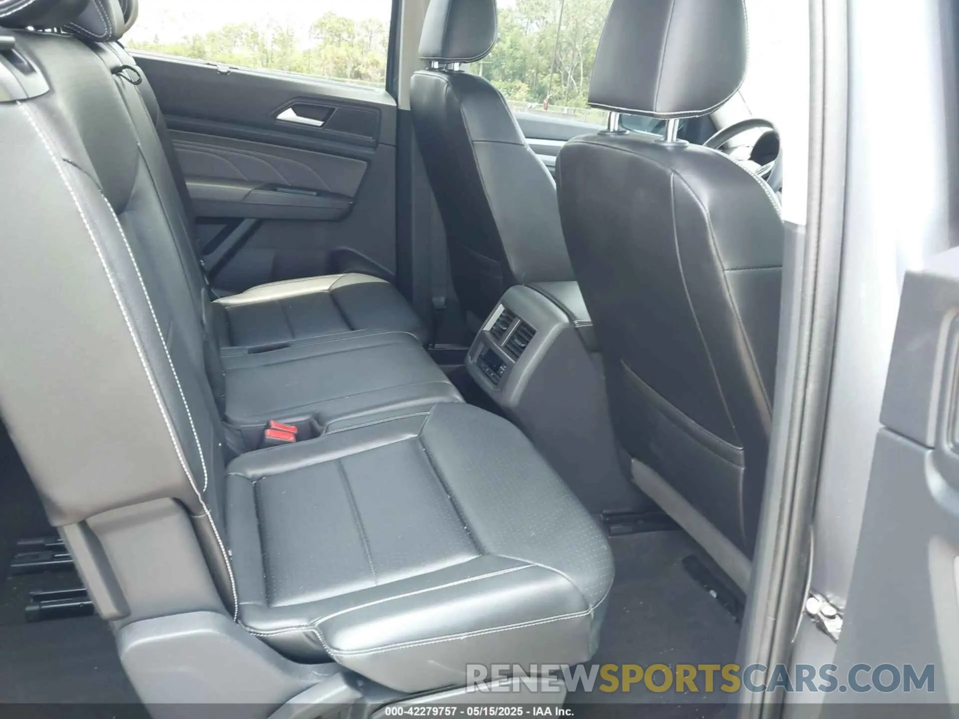 8 Photograph of a damaged car 1V2HR2CA9MC585740 VOLKSWAGEN ATLAS 2021