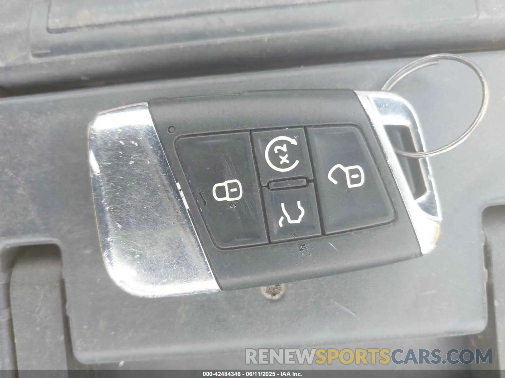 11 Photograph of a damaged car 1V2HR2CAXMC549460 VOLKSWAGEN ATLAS 2021
