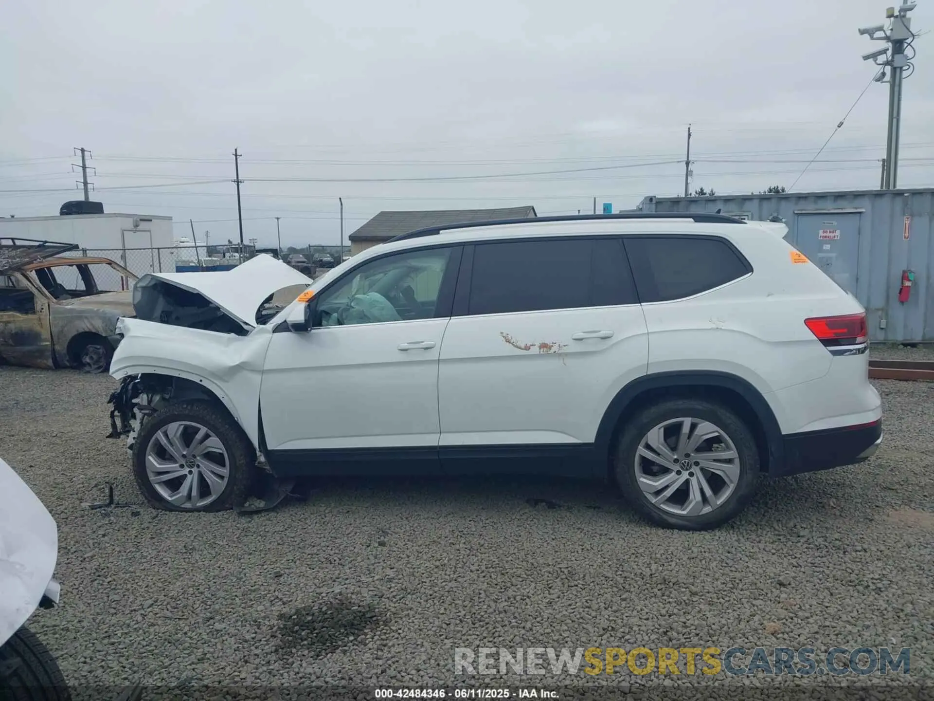 14 Photograph of a damaged car 1V2HR2CAXMC549460 VOLKSWAGEN ATLAS 2021