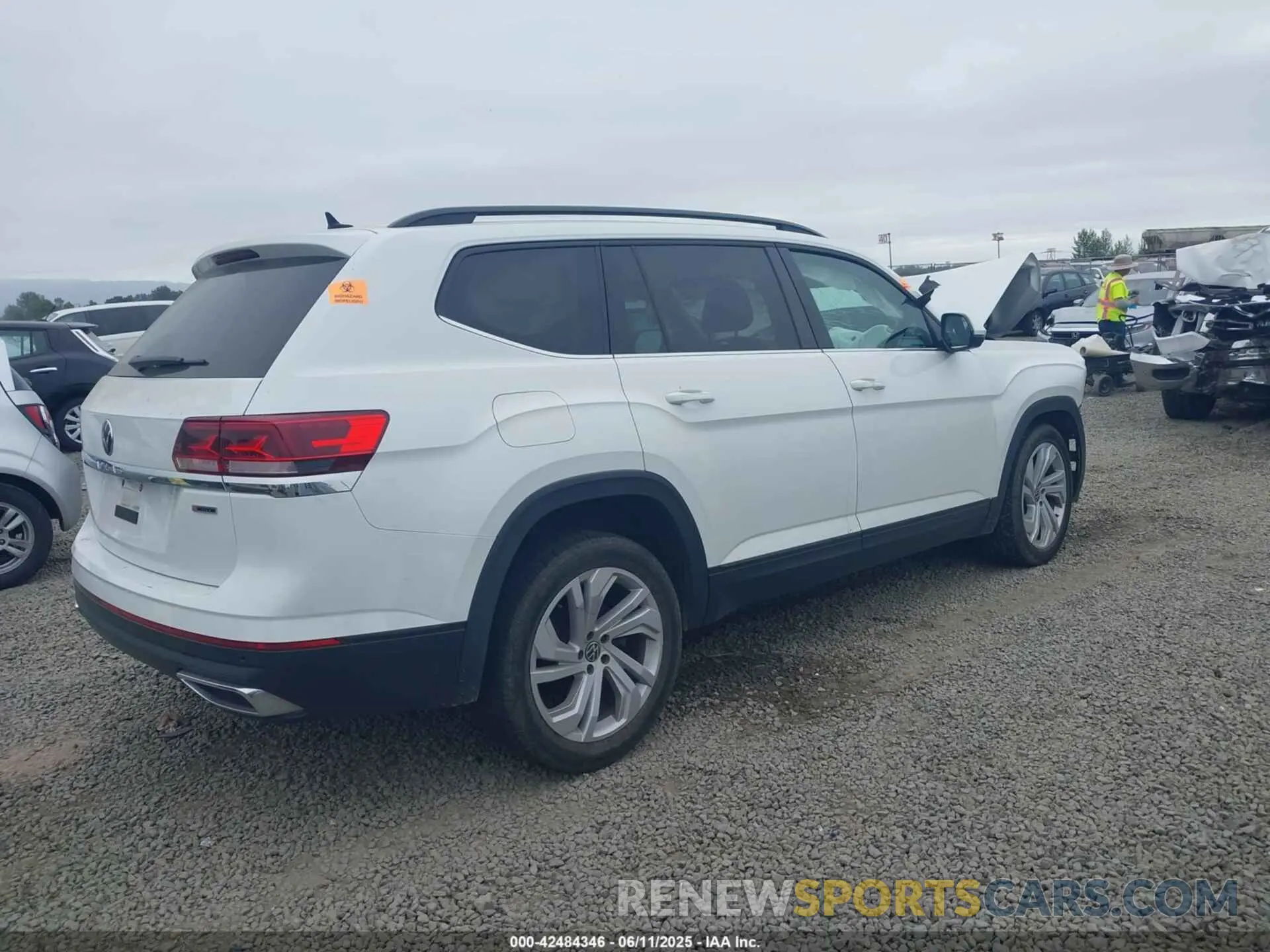 4 Photograph of a damaged car 1V2HR2CAXMC549460 VOLKSWAGEN ATLAS 2021