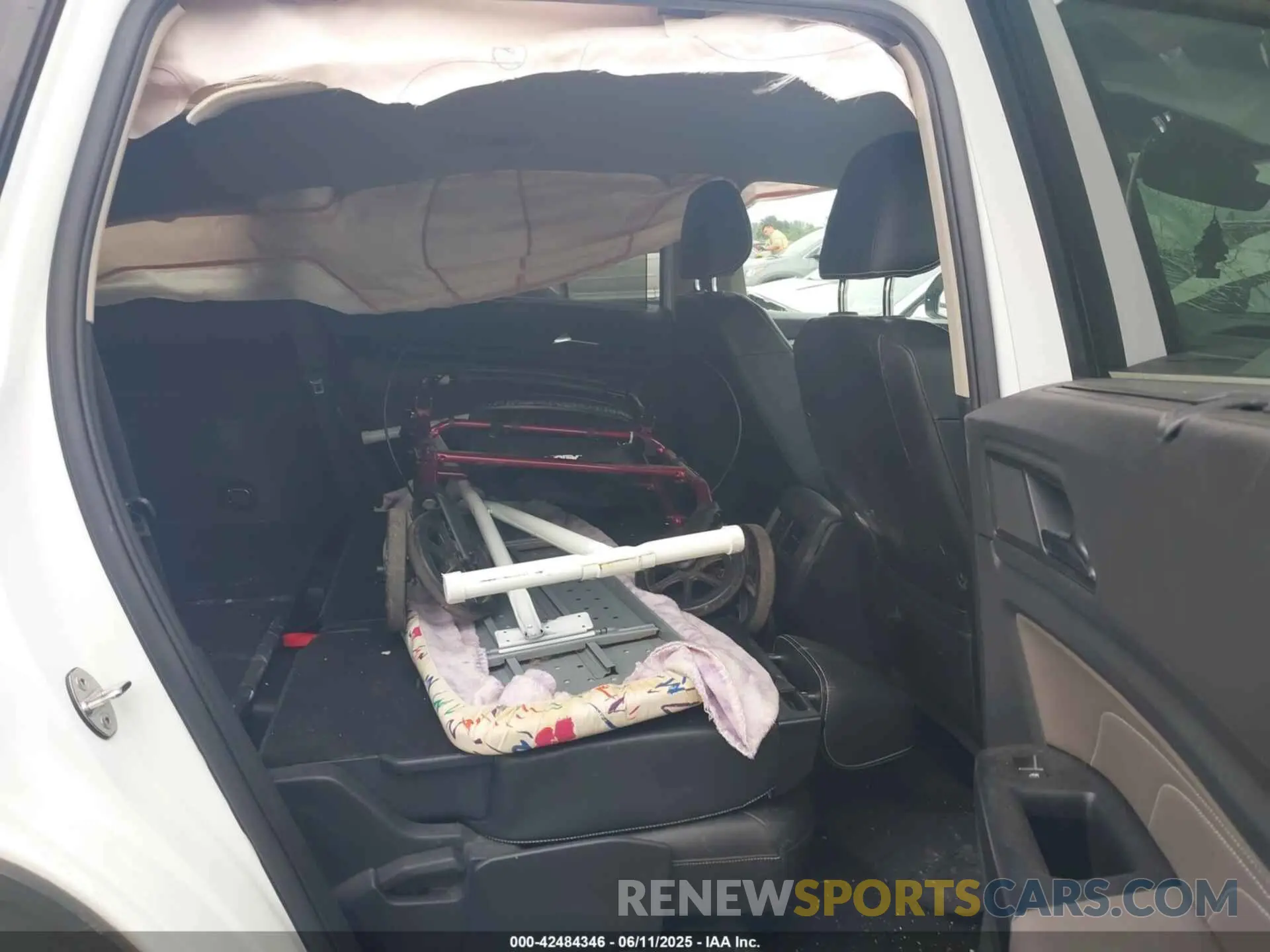 8 Photograph of a damaged car 1V2HR2CAXMC549460 VOLKSWAGEN ATLAS 2021