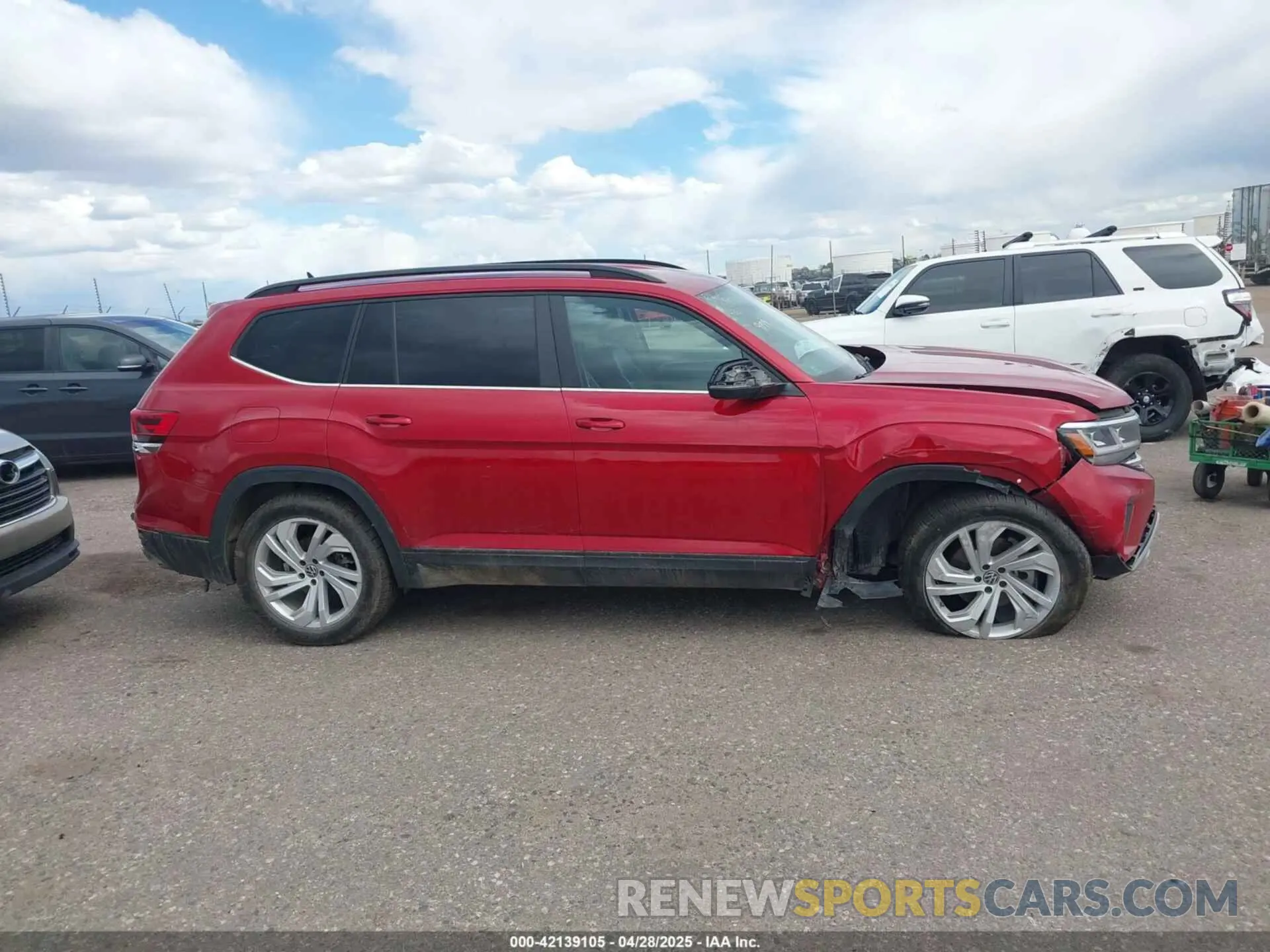 13 Photograph of a damaged car 1V2HR2CAXMC574861 VOLKSWAGEN ATLAS 2021