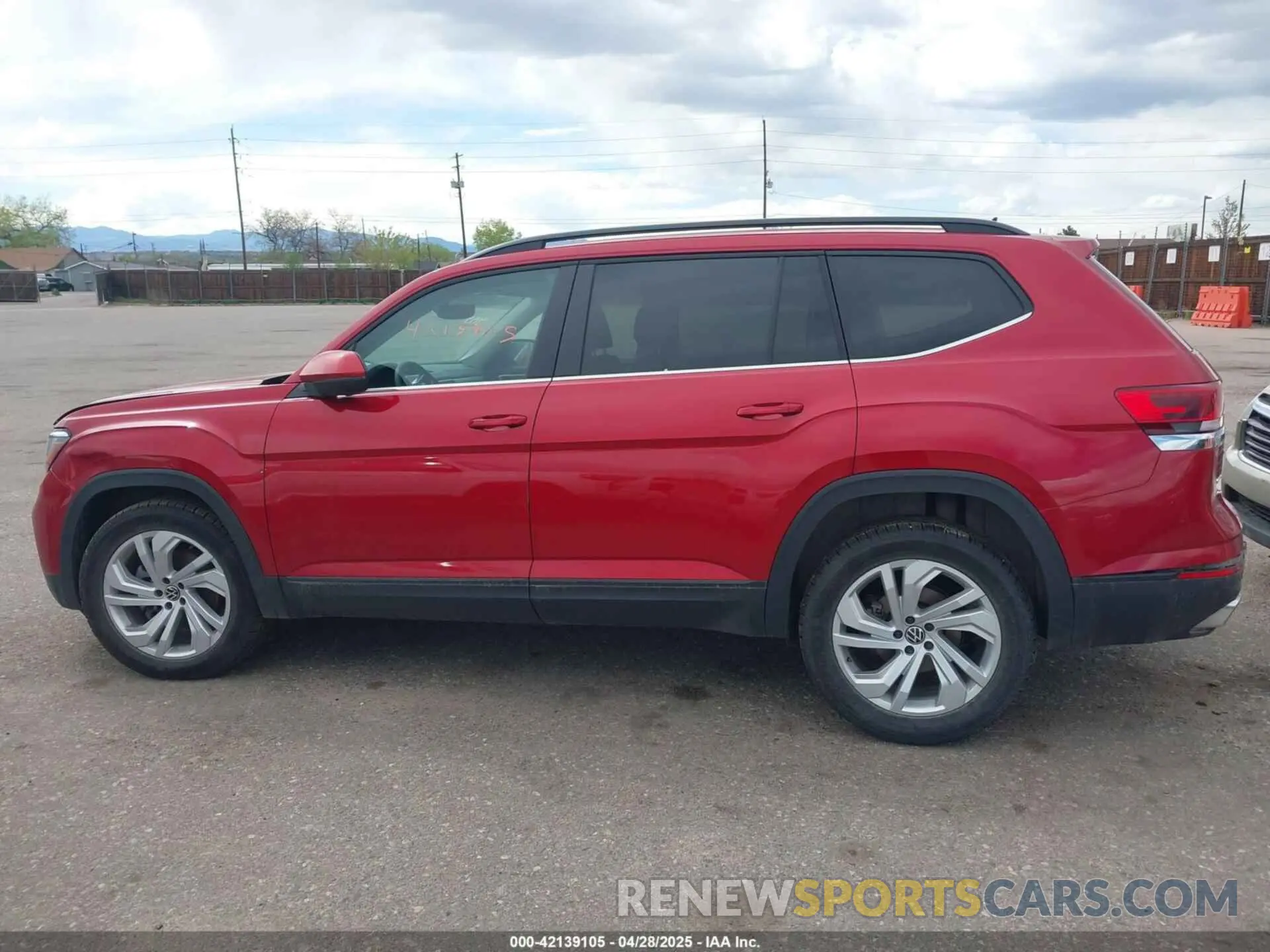 14 Photograph of a damaged car 1V2HR2CAXMC574861 VOLKSWAGEN ATLAS 2021