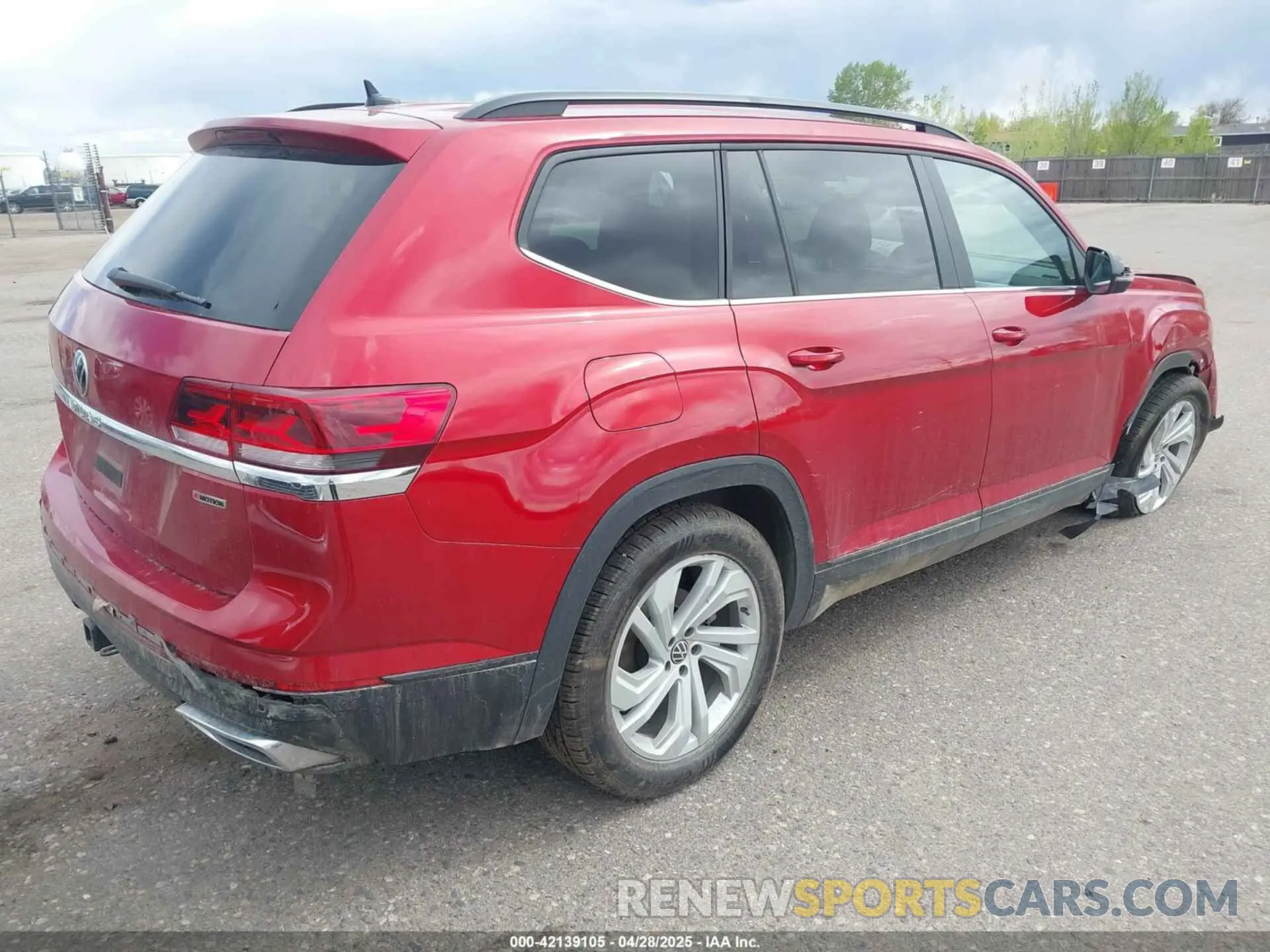 4 Photograph of a damaged car 1V2HR2CAXMC574861 VOLKSWAGEN ATLAS 2021