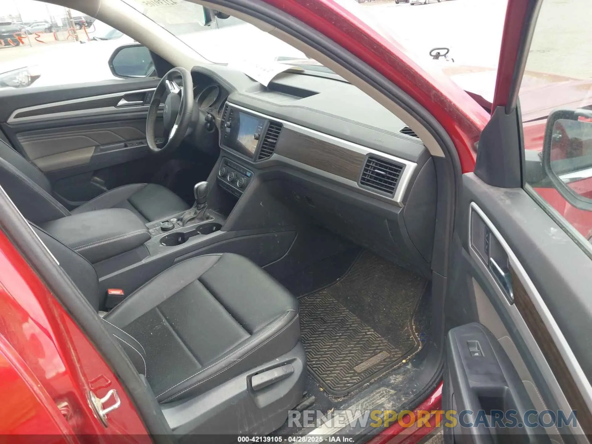 5 Photograph of a damaged car 1V2HR2CAXMC574861 VOLKSWAGEN ATLAS 2021