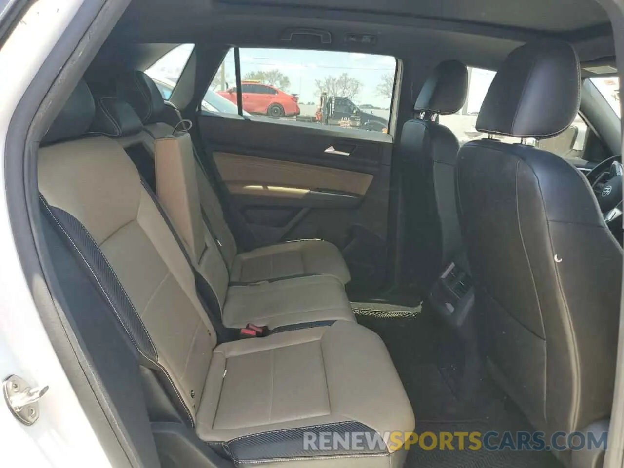 11 Photograph of a damaged car 1V2JE2CA5MC240542 VOLKSWAGEN ATLAS 2021