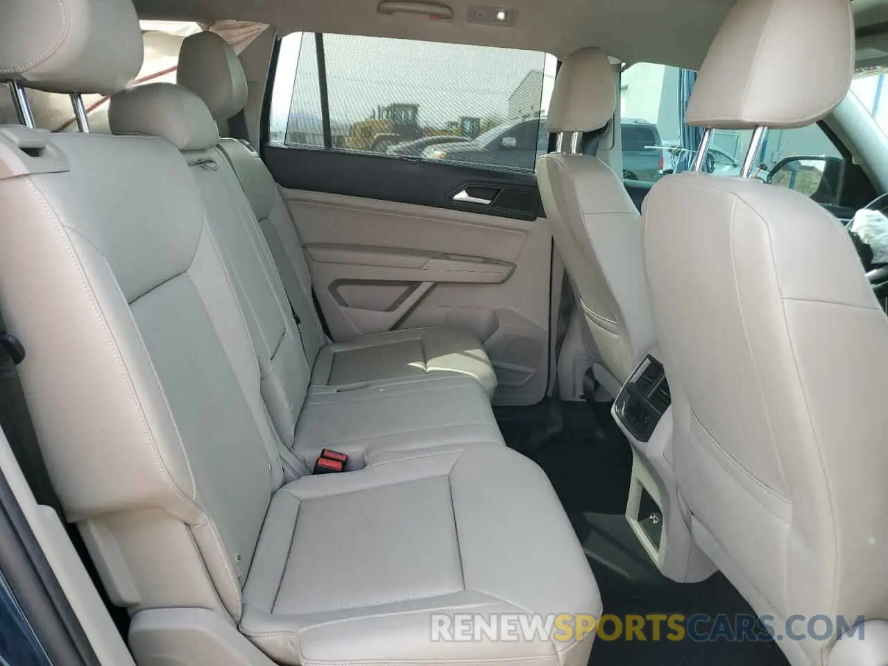 11 Photograph of a damaged car 1V2JR2CA2MC511268 VOLKSWAGEN ATLAS 2021