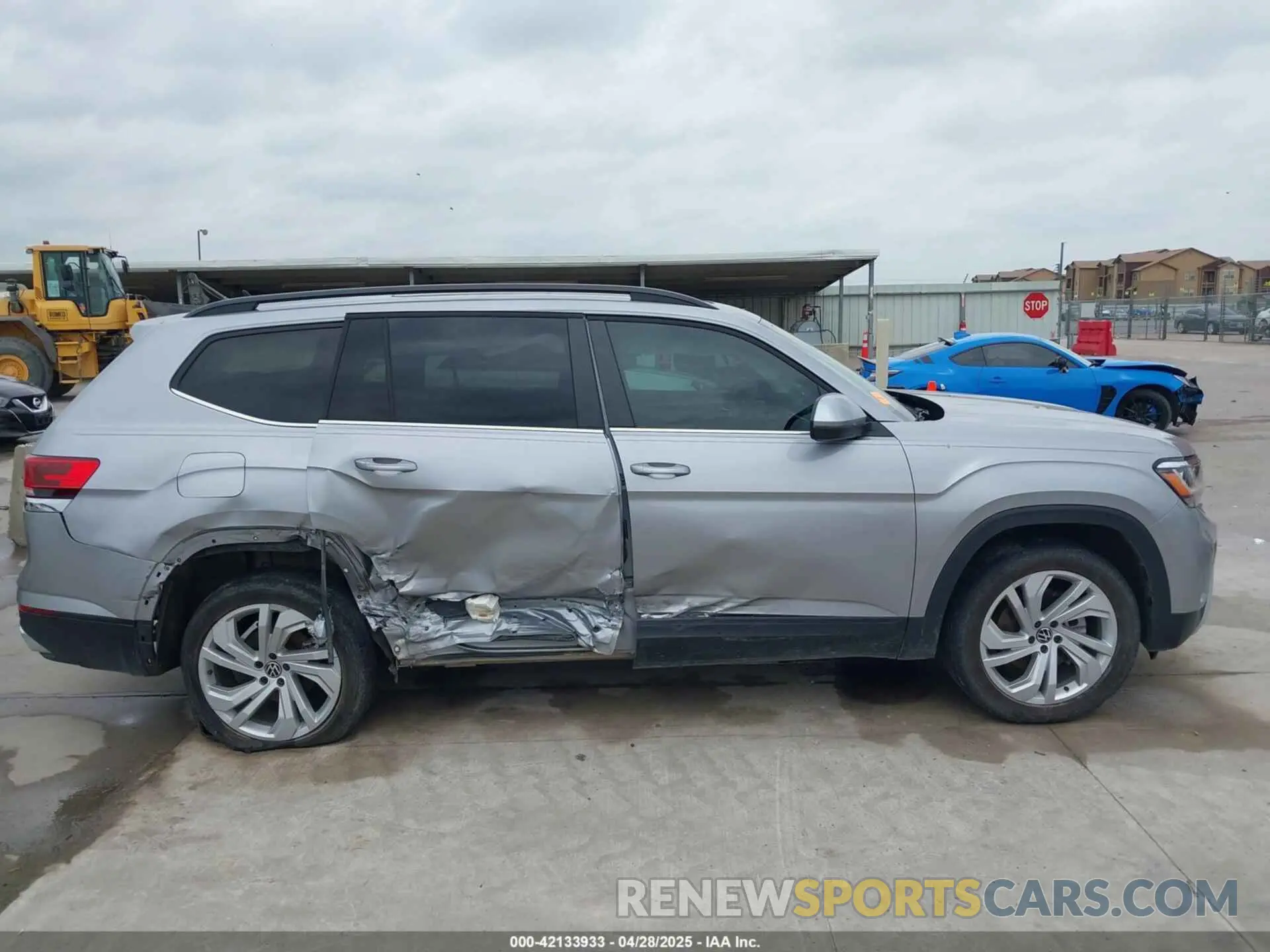 13 Photograph of a damaged car 1V2JR2CA2MC539992 VOLKSWAGEN ATLAS 2021