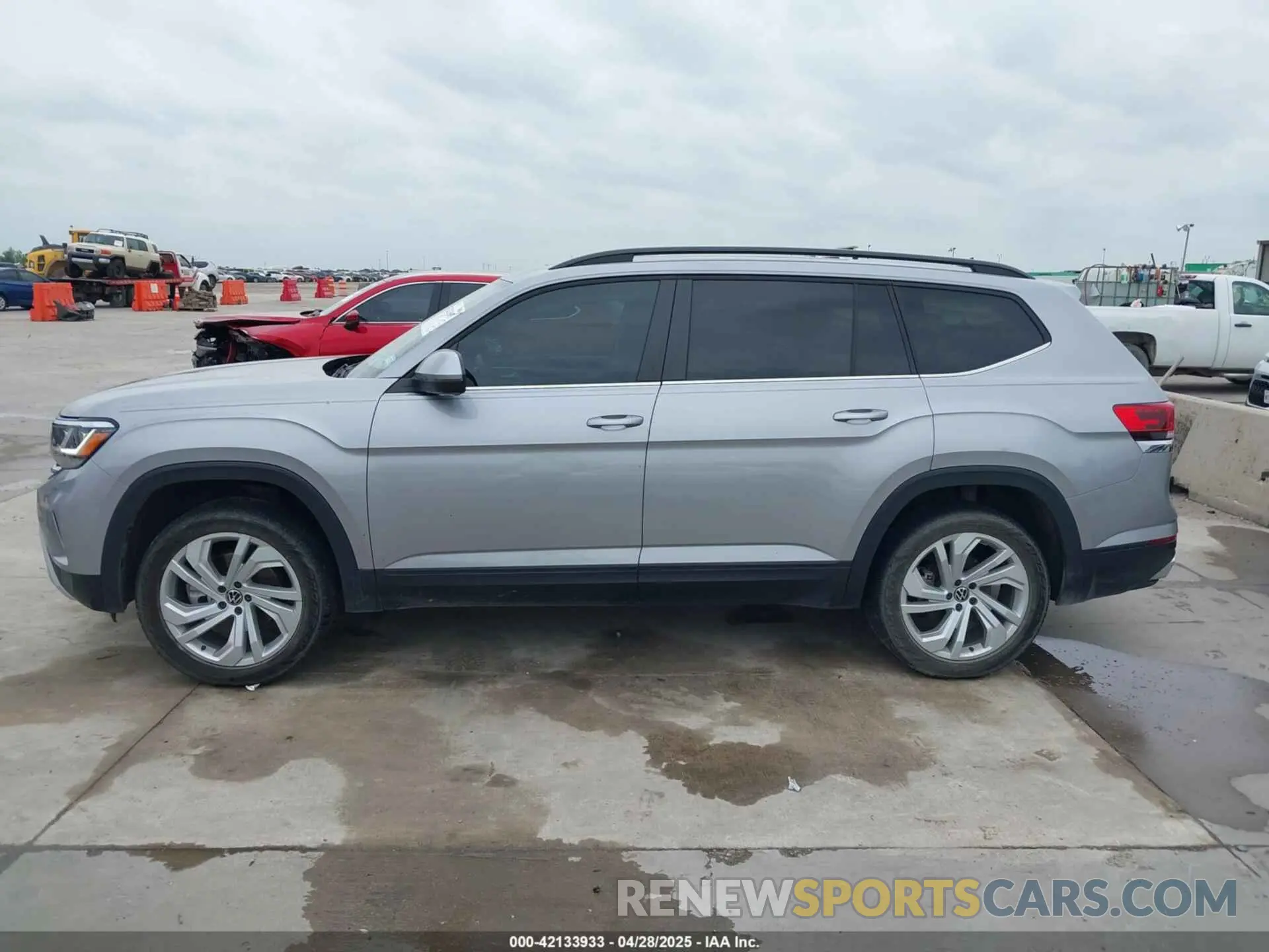 14 Photograph of a damaged car 1V2JR2CA2MC539992 VOLKSWAGEN ATLAS 2021