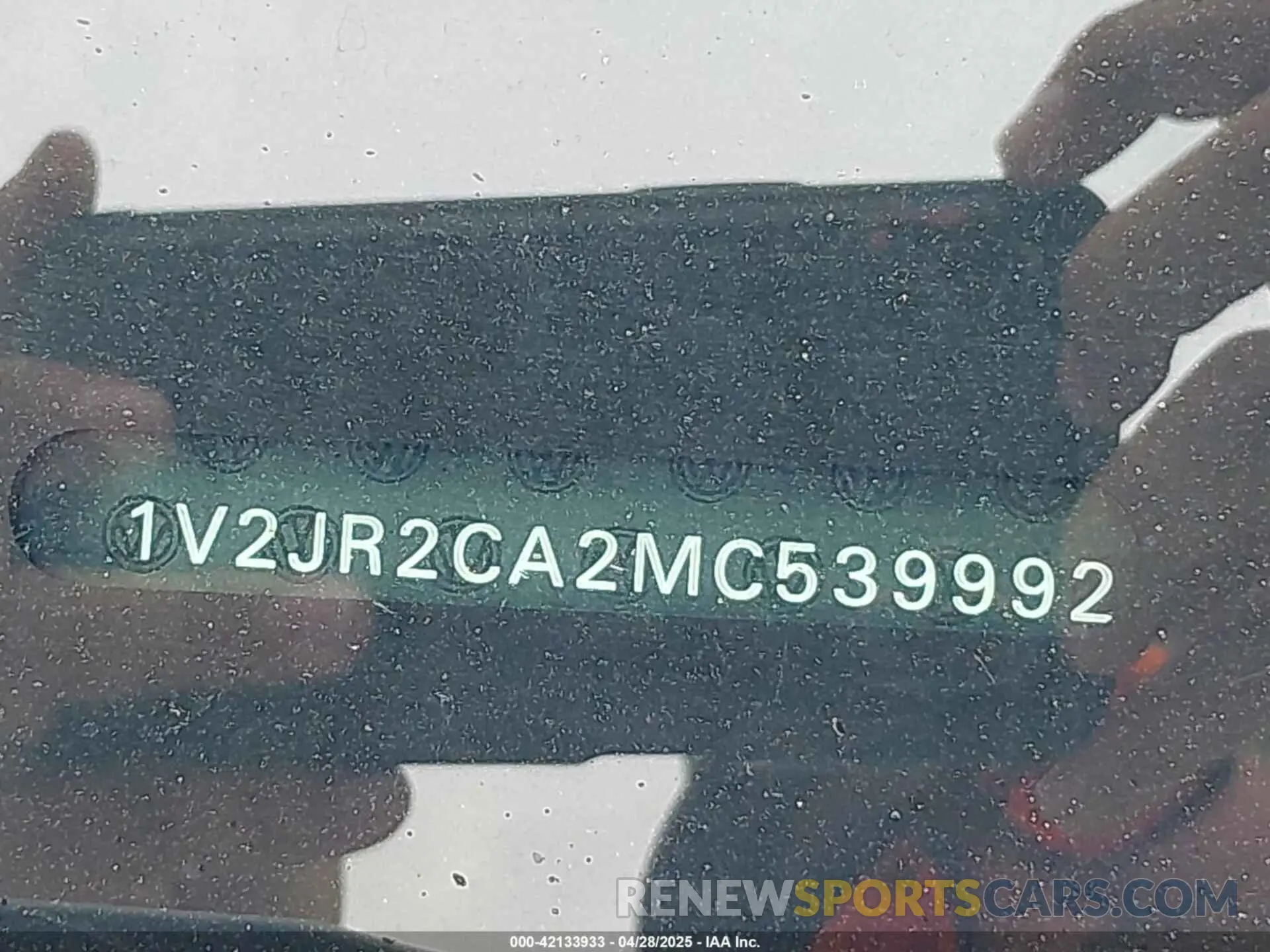 17 Photograph of a damaged car 1V2JR2CA2MC539992 VOLKSWAGEN ATLAS 2021