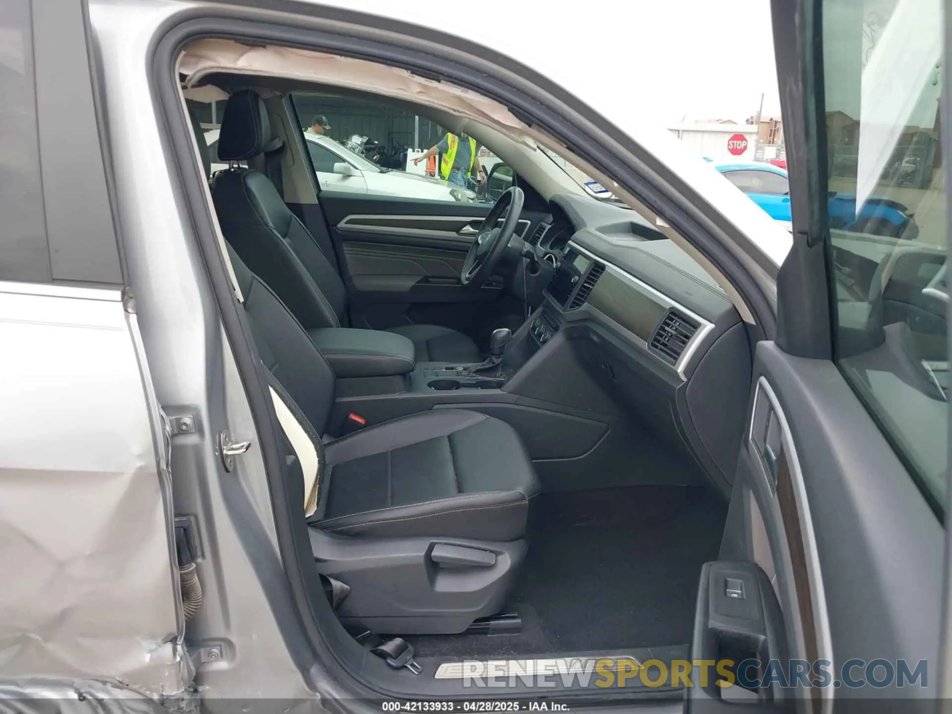 5 Photograph of a damaged car 1V2JR2CA2MC539992 VOLKSWAGEN ATLAS 2021