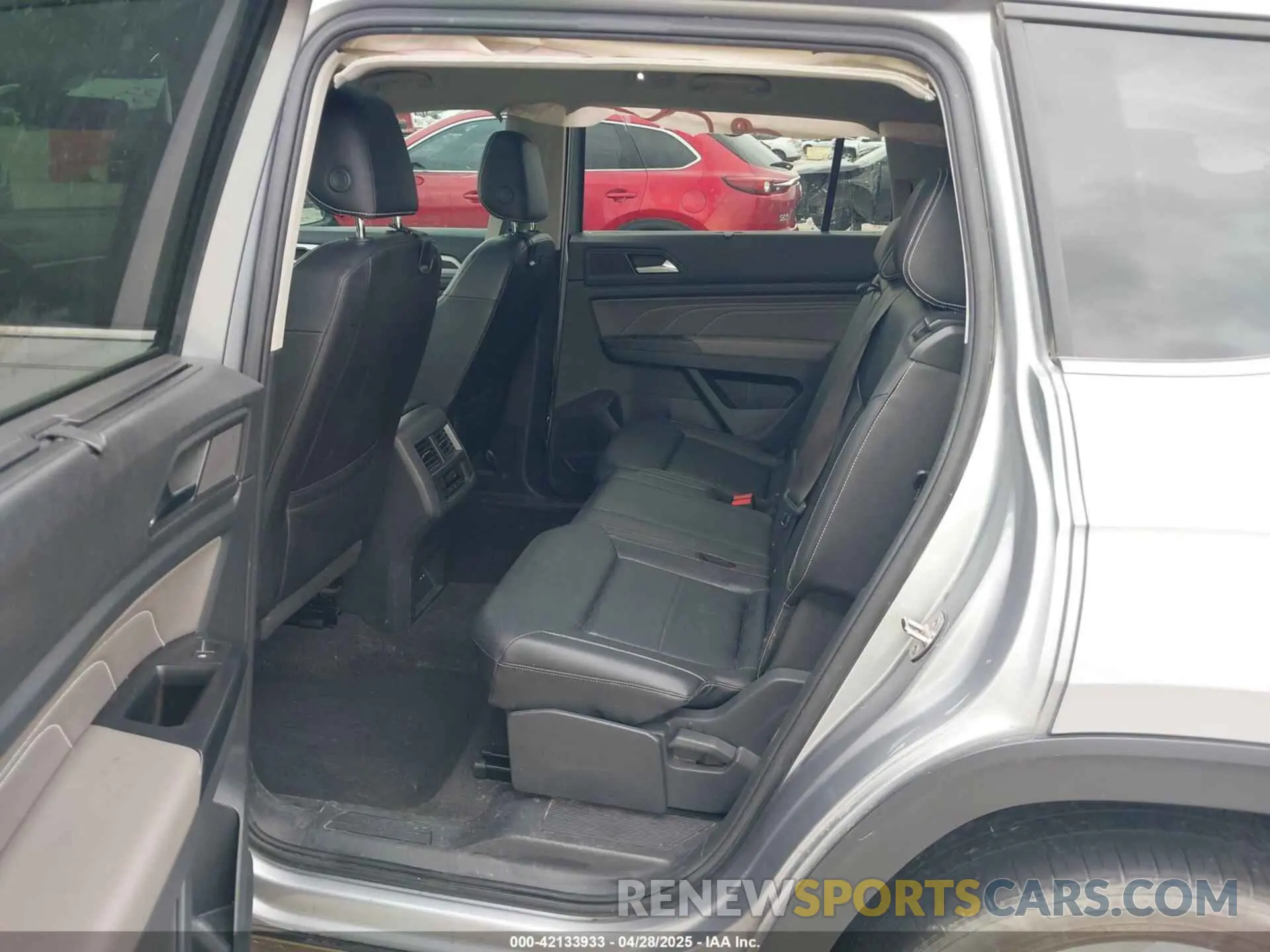 8 Photograph of a damaged car 1V2JR2CA2MC539992 VOLKSWAGEN ATLAS 2021