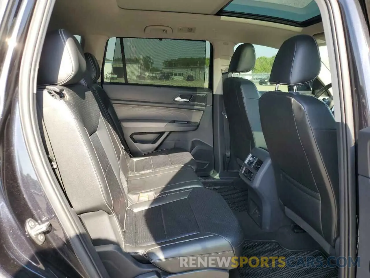 11 Photograph of a damaged car 1V2JR2CA2MC555416 VOLKSWAGEN ATLAS 2021
