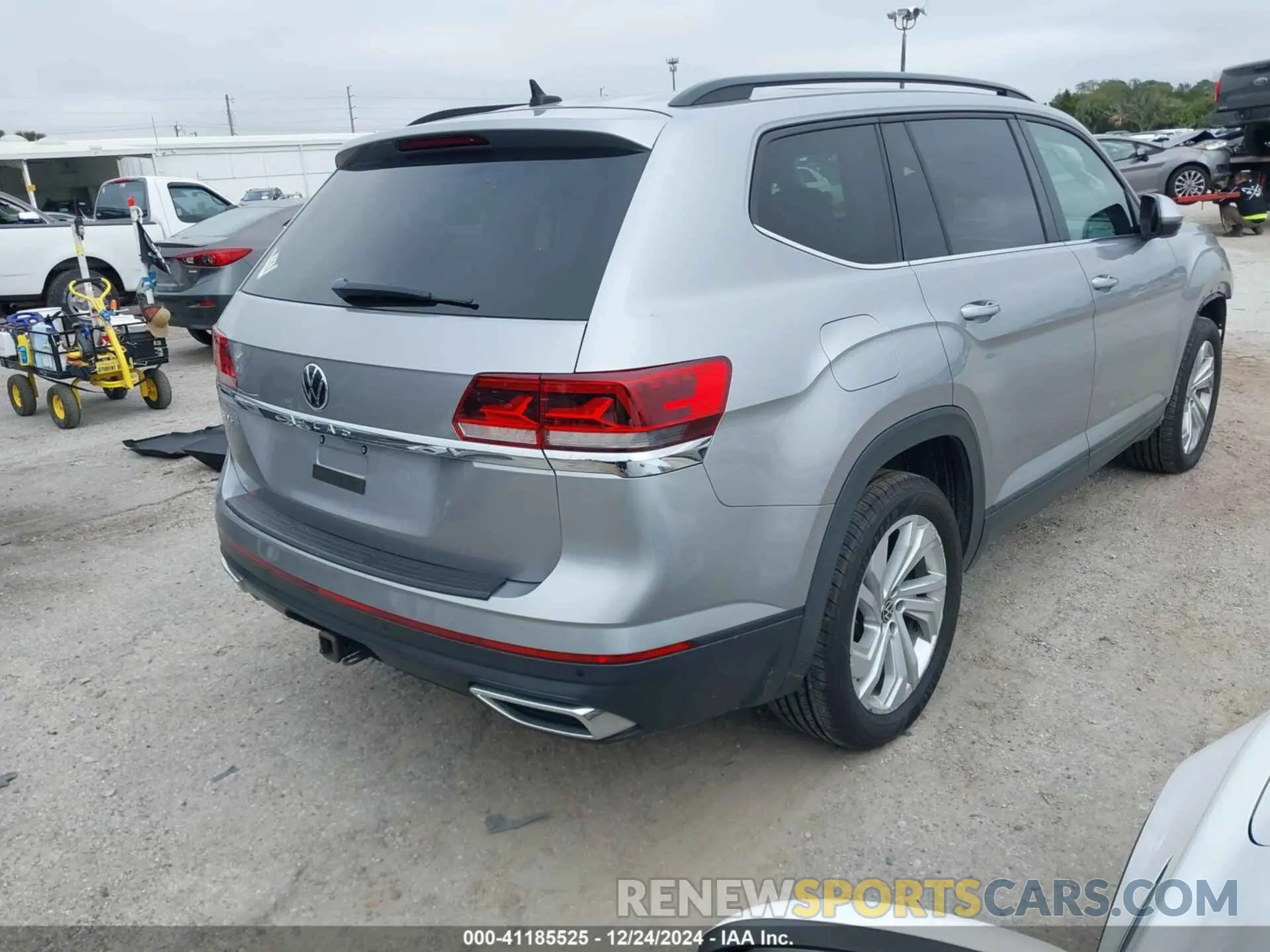 4 Photograph of a damaged car 1V2JR2CA7MC556268 VOLKSWAGEN ATLAS 2021